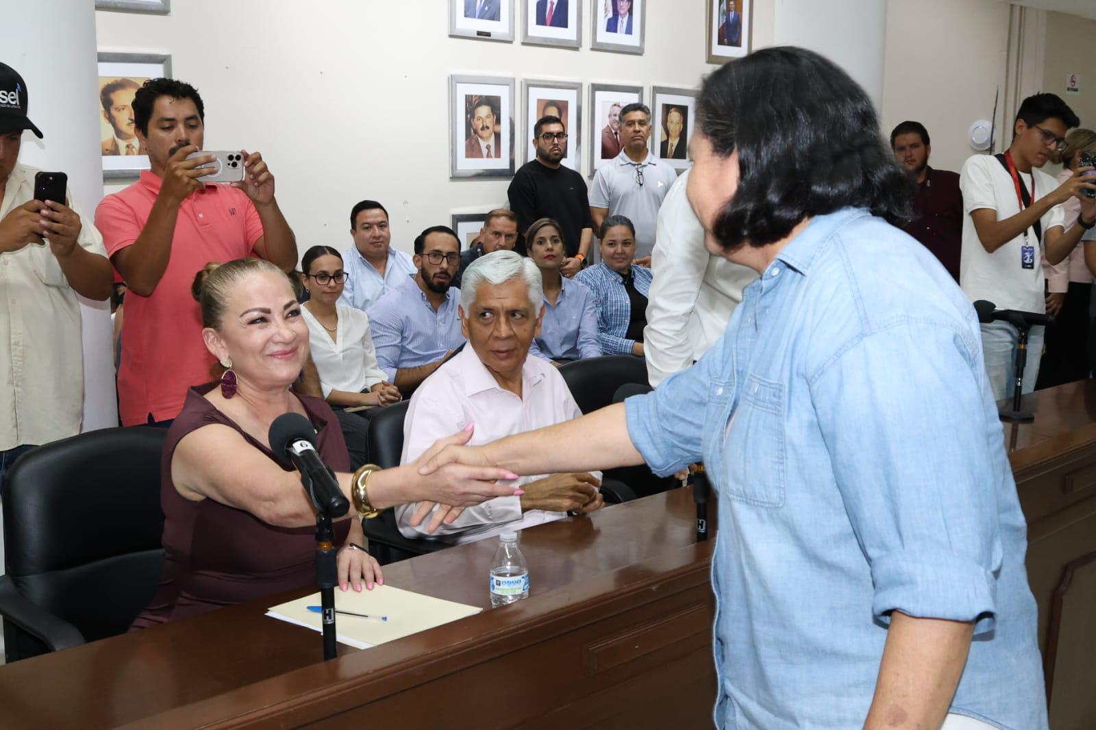 $!Autorizan licencia a Estrella Palacios; nombran a Minerva Osuna como Alcaldesa provisional de Mazatlán