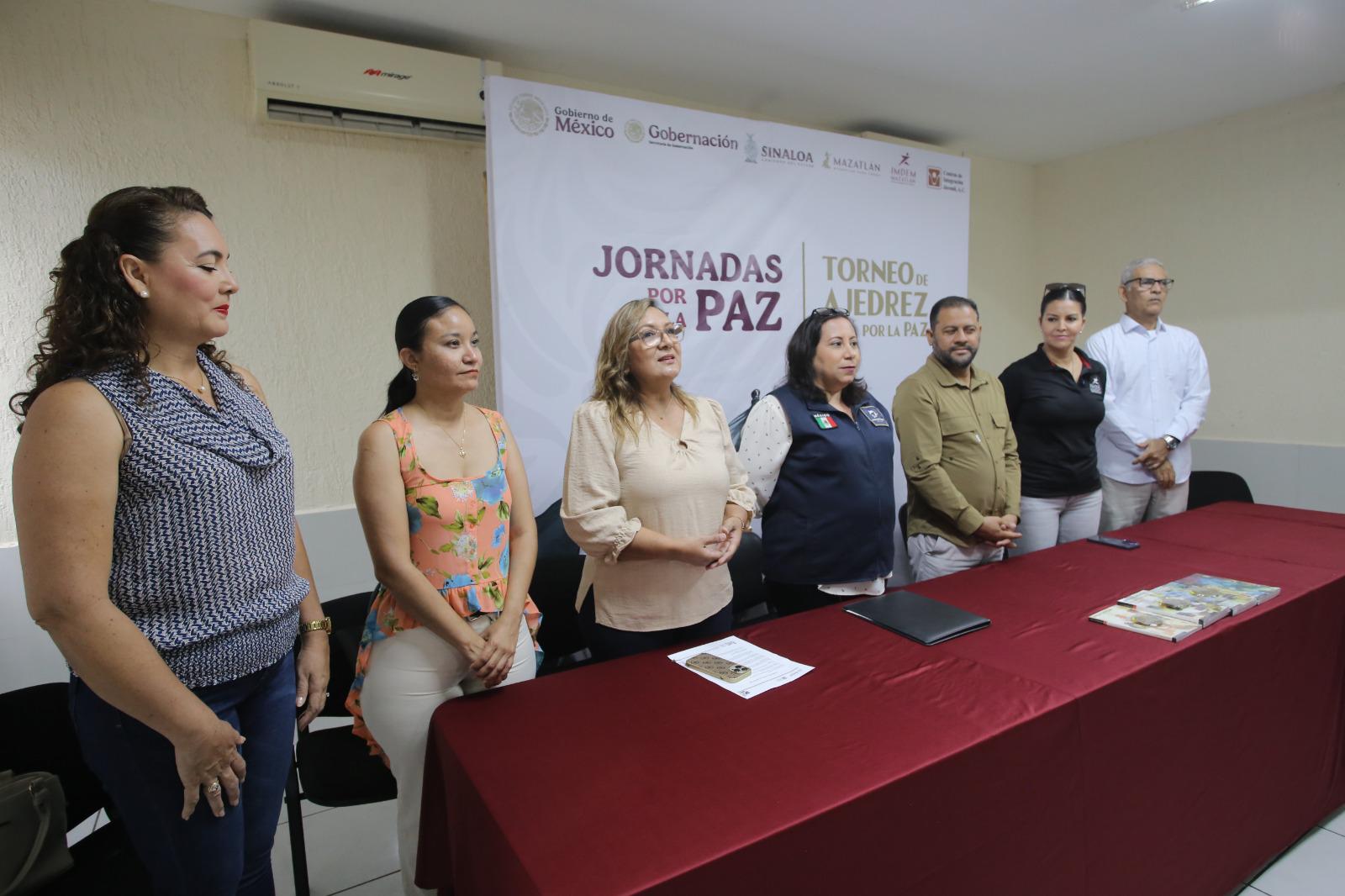 $!Ajedrecistas mueven las piezas en Torneo por la Paz