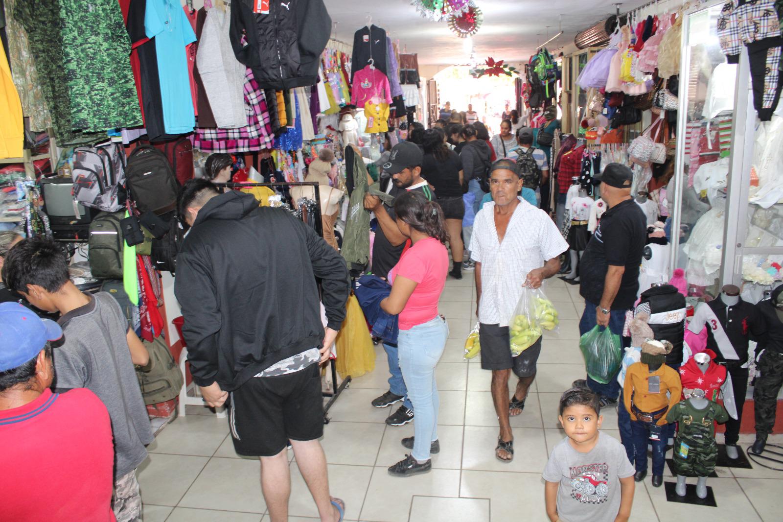 $!Locatarios del Mercado Miguel Hidalgo organizan sorteo para celebrar el amor y la amistad