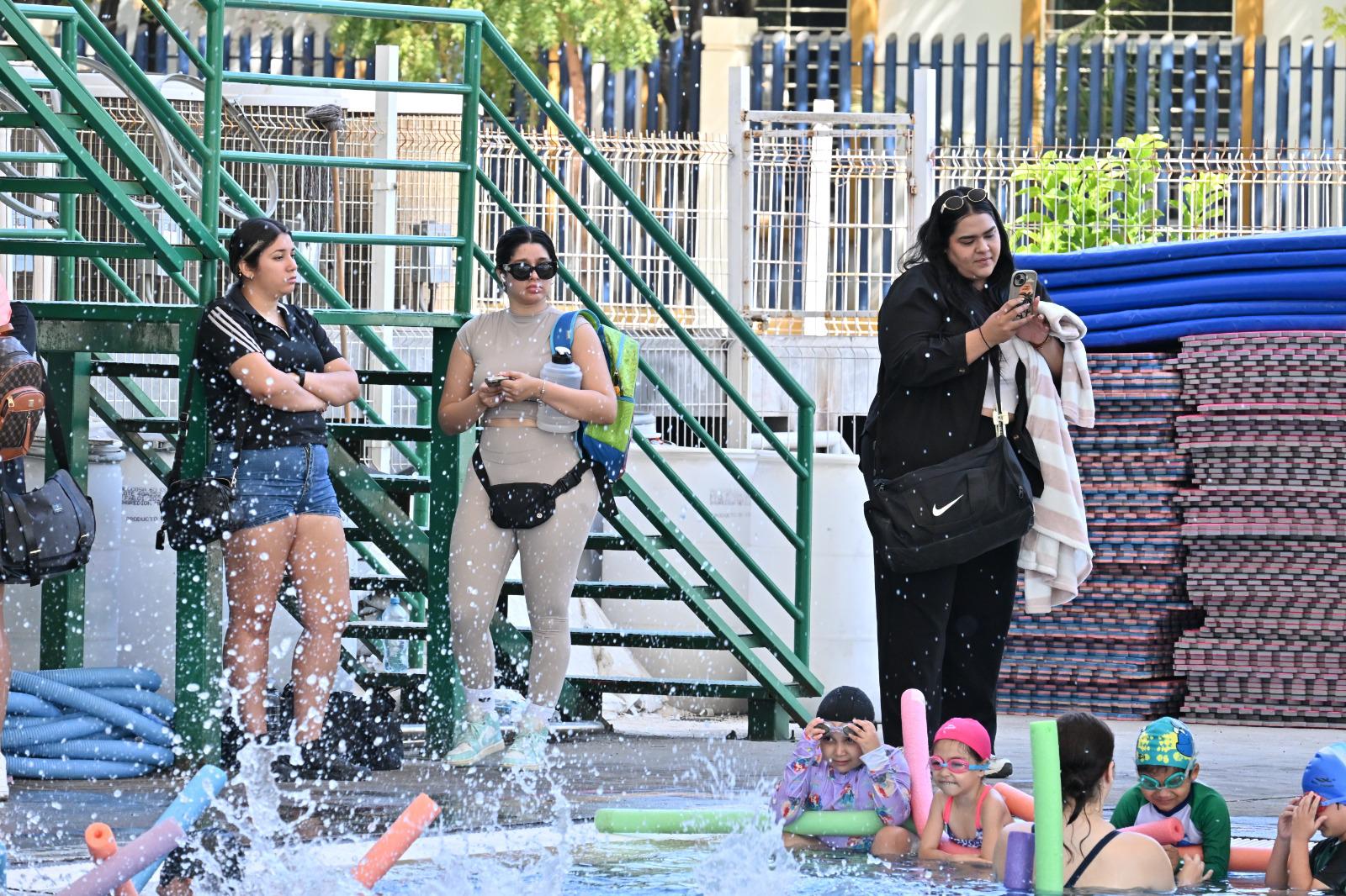 $!¡Al agua, pequeños! La Alberca Olímpica Mazatlán abre sus puertas