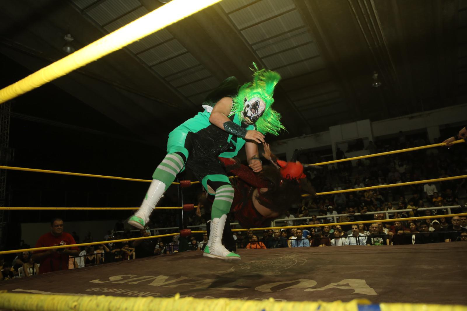 $!Brilla La Parka en presentación en Mazatlán