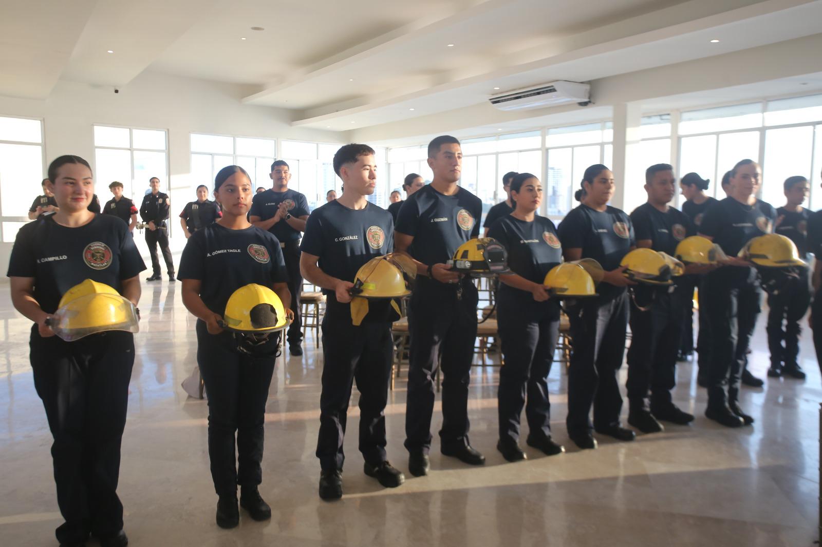 $!Celebra Bomberos Mazatlán su día entre reconocimientos y relevo generacional
