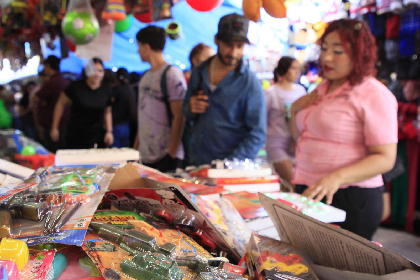 $!Reportan comerciantes del Centro de Culiacán bajas ventas en temporada navideña