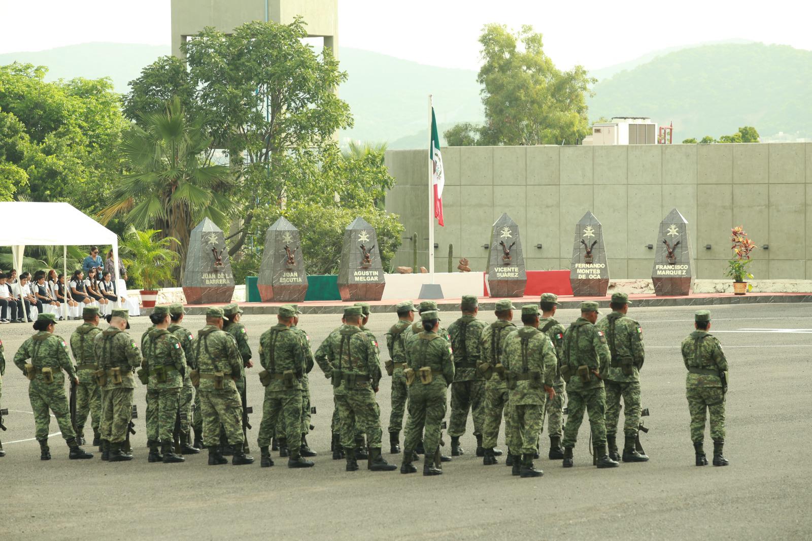 $!Inauguran hemiciclo para celebrar el Bicentenario del Heroico Colegio Militar