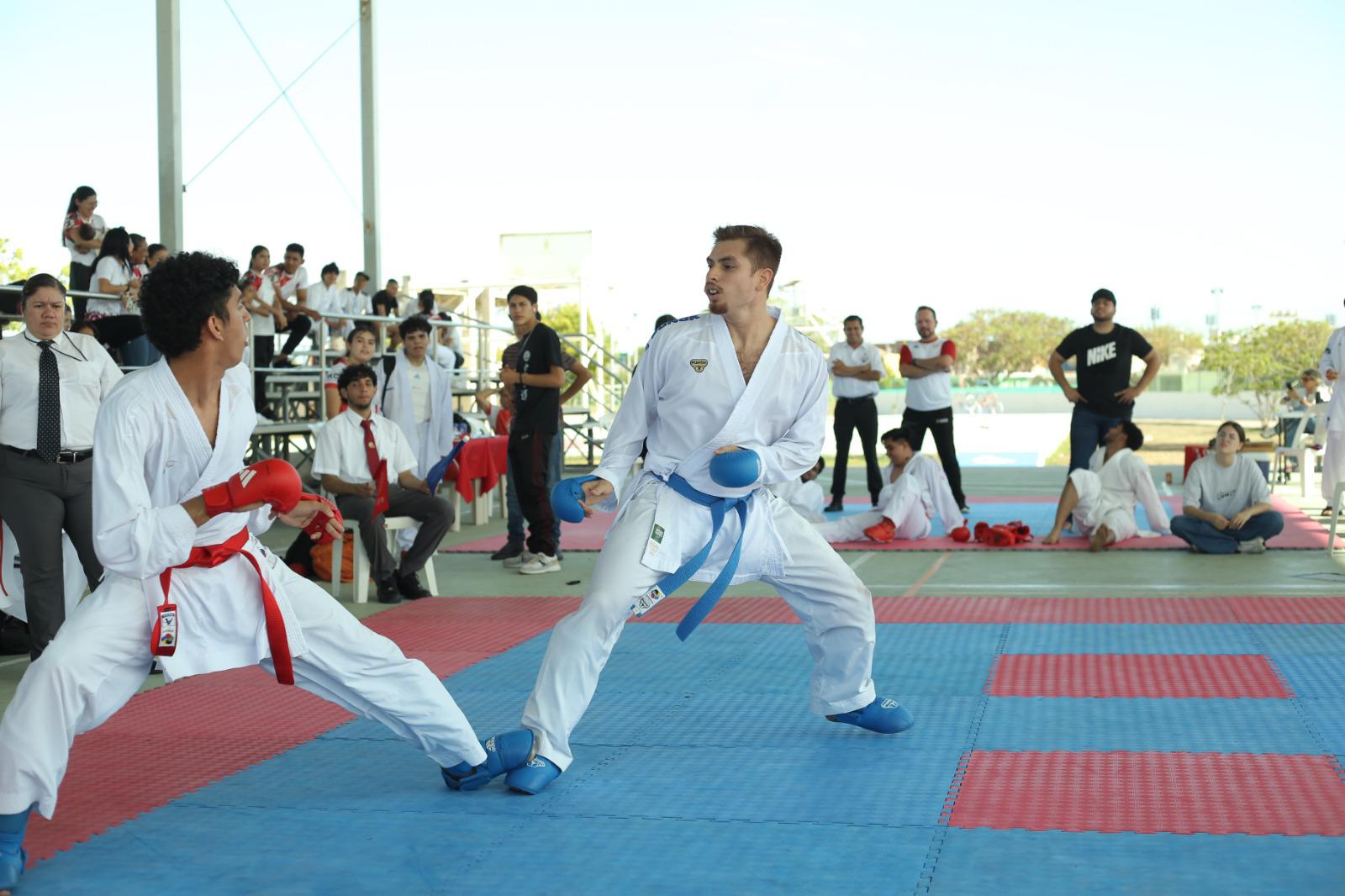 $!Jesús Moreno Bautista mantiene hegemonía en Copa de Karate Noroeste