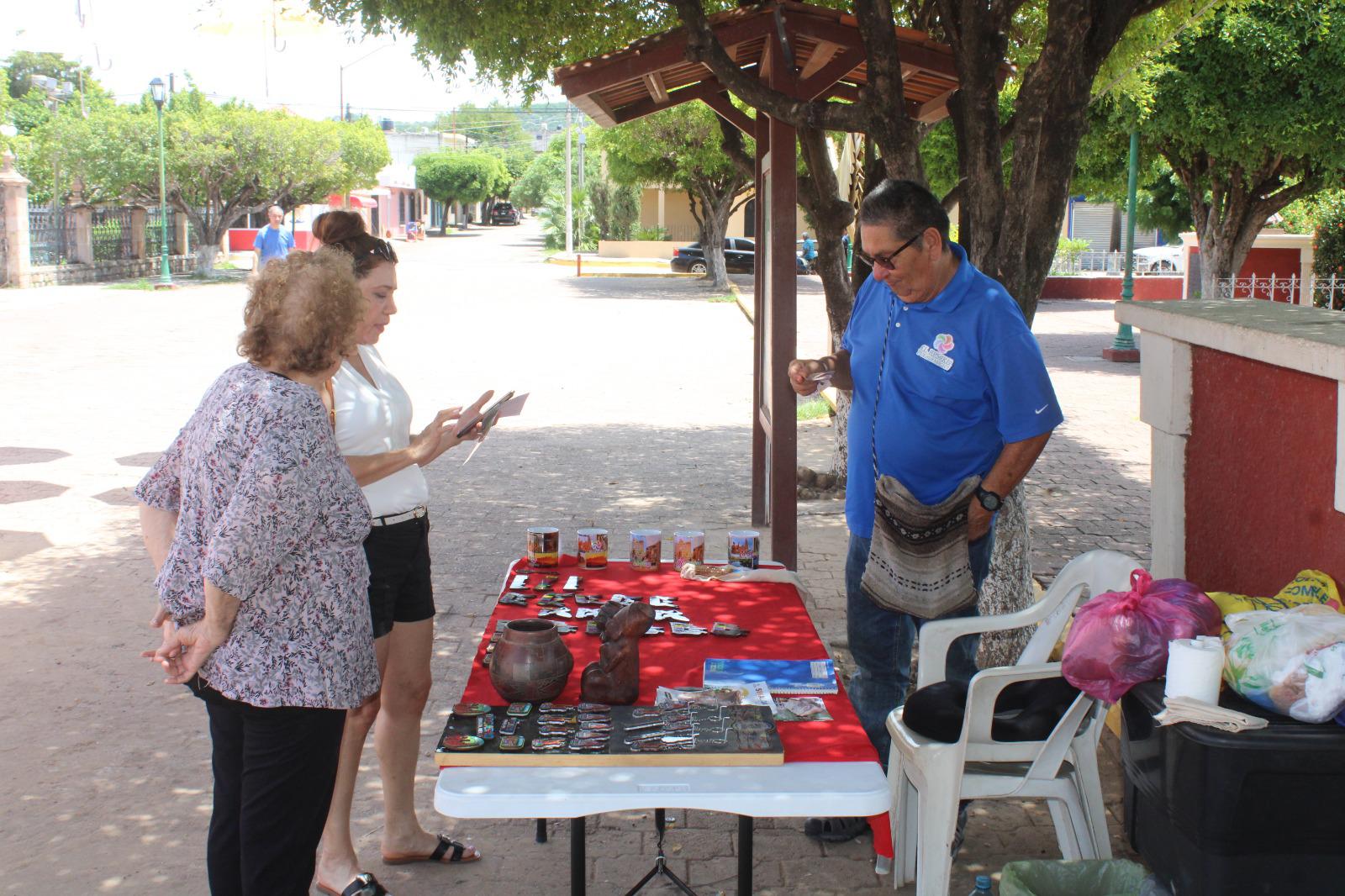 $!Enrique dedica su jubilación docente a promover El Rosario