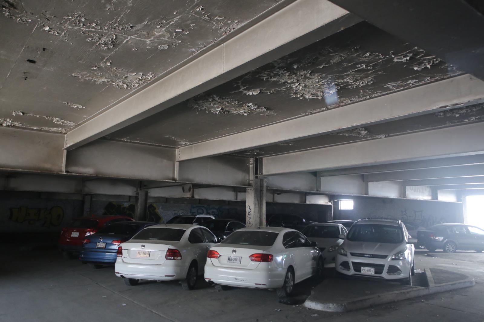 $!Abandono, basura y malos olores se apoderan de las viejas instalaciones de la tienda del ISSSTE