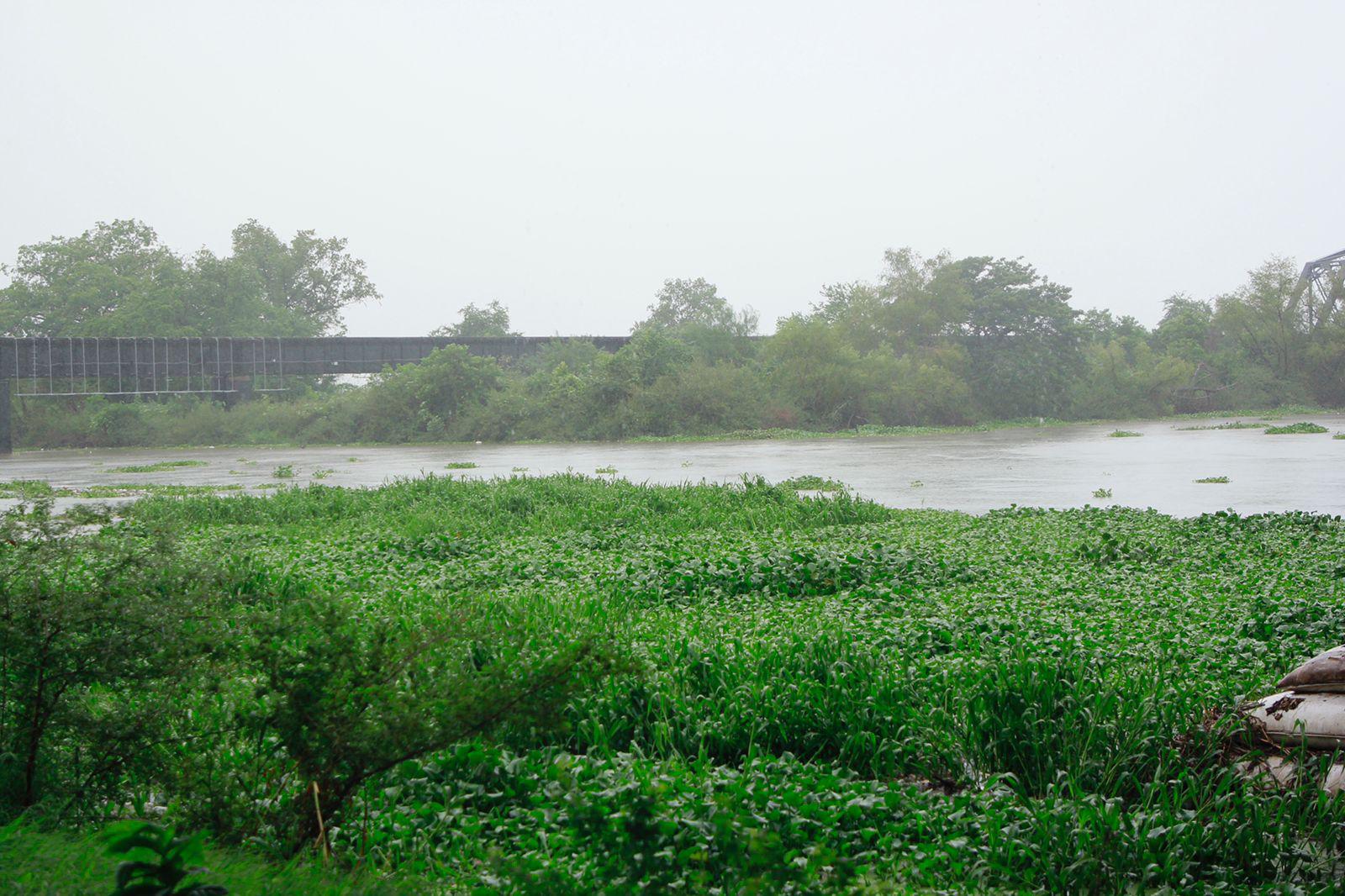 $!Desquicia la lluvia a Culiacán; calles inundadas y arroyos con altos niveles de agua ya son un peligro