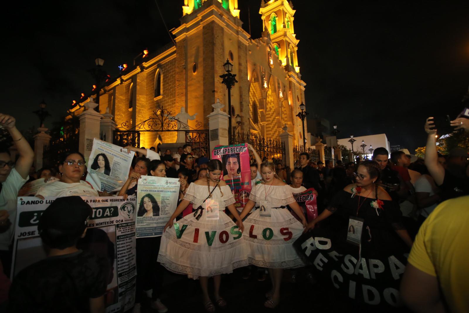 $!‘¡Vivan los desaparecidos!’: El grito que desafió la fiesta patria en Mazatlán