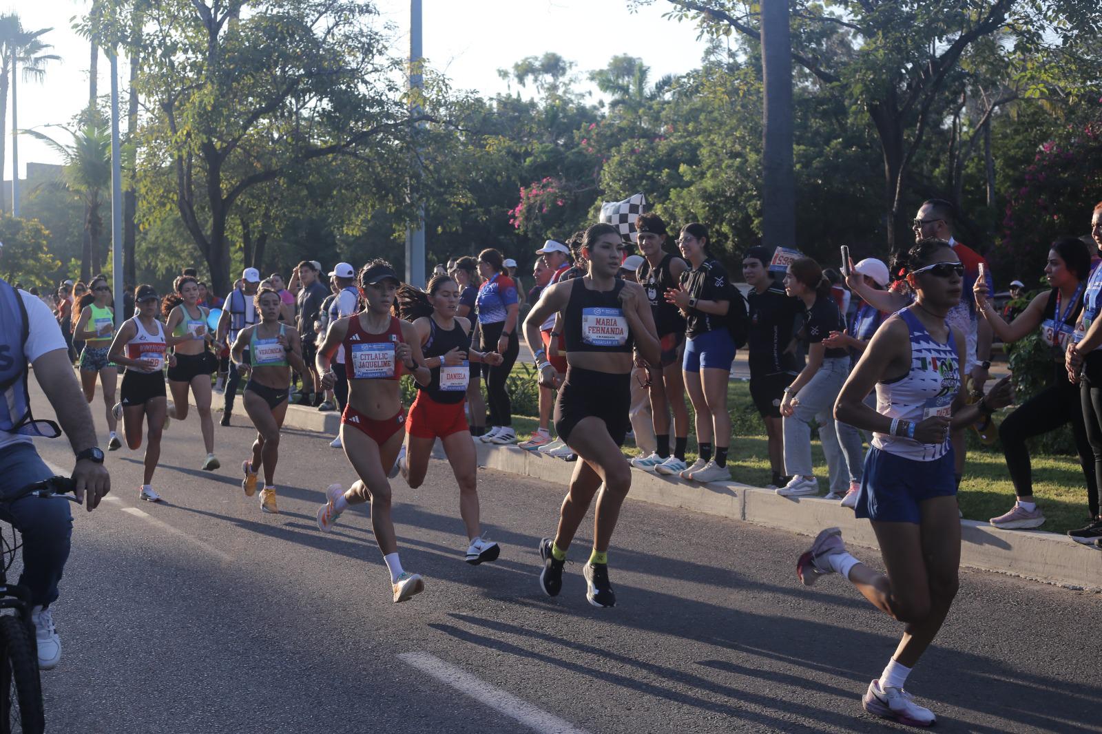 $!¡Tricampeón! Diego Bárcenas rompe su propio récord en Carrera Urbanianos Premier