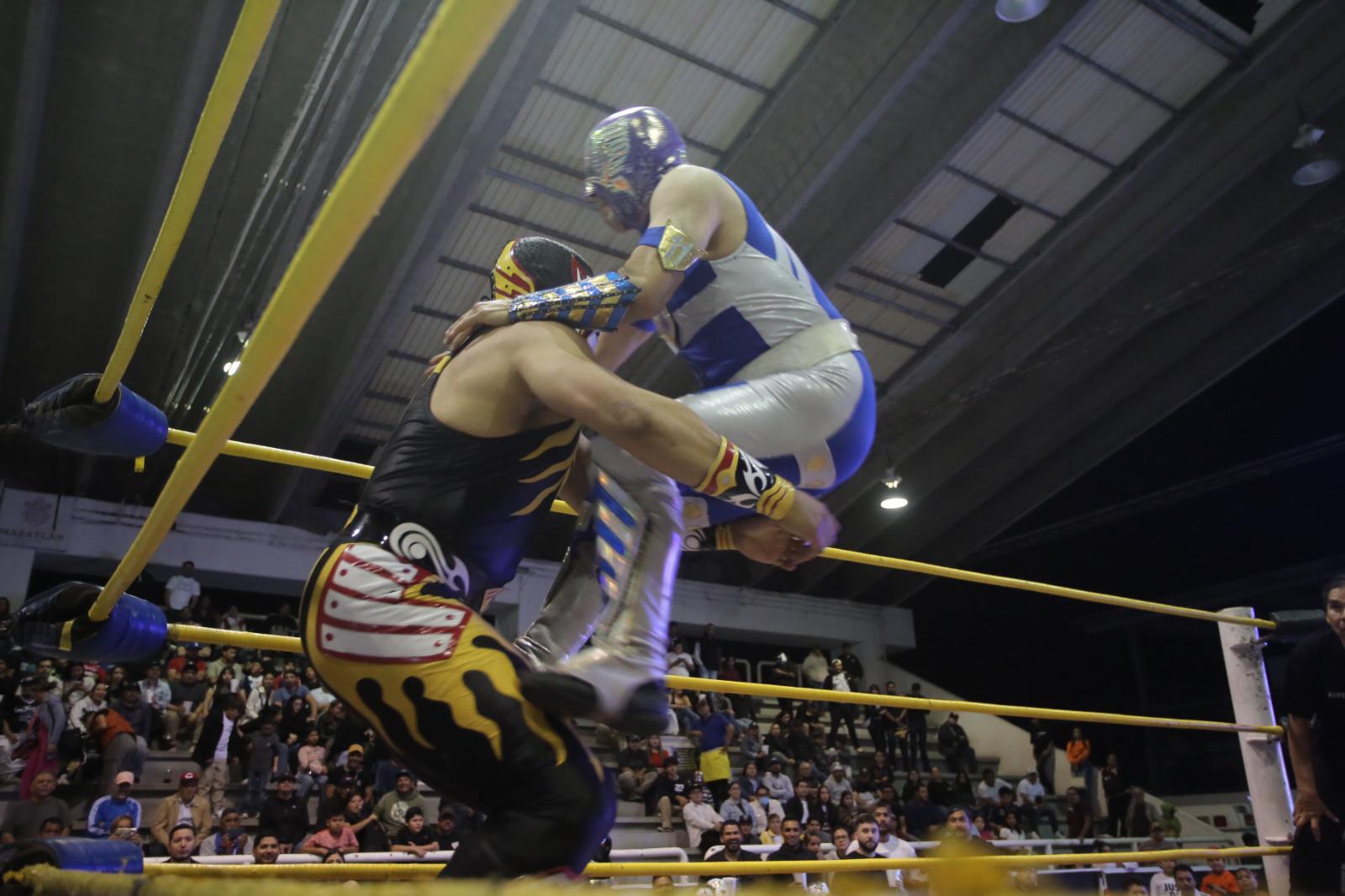 $!El Fiscal y Aerostar conquistan la noche de Revanchas de Project Lucha