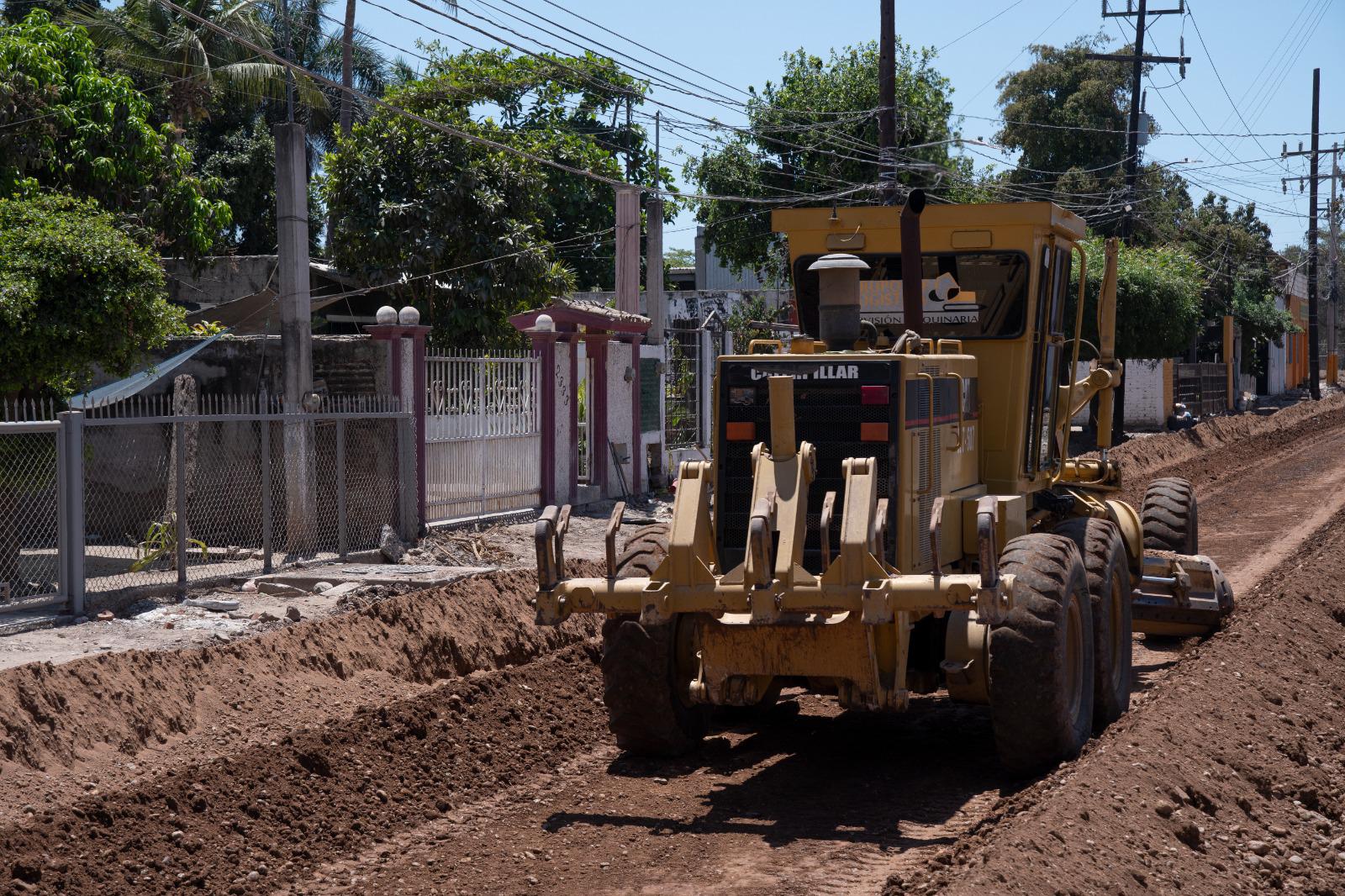 $!Empiezan obras de pavimentación en el sector Aeropuerto en Culiacán
