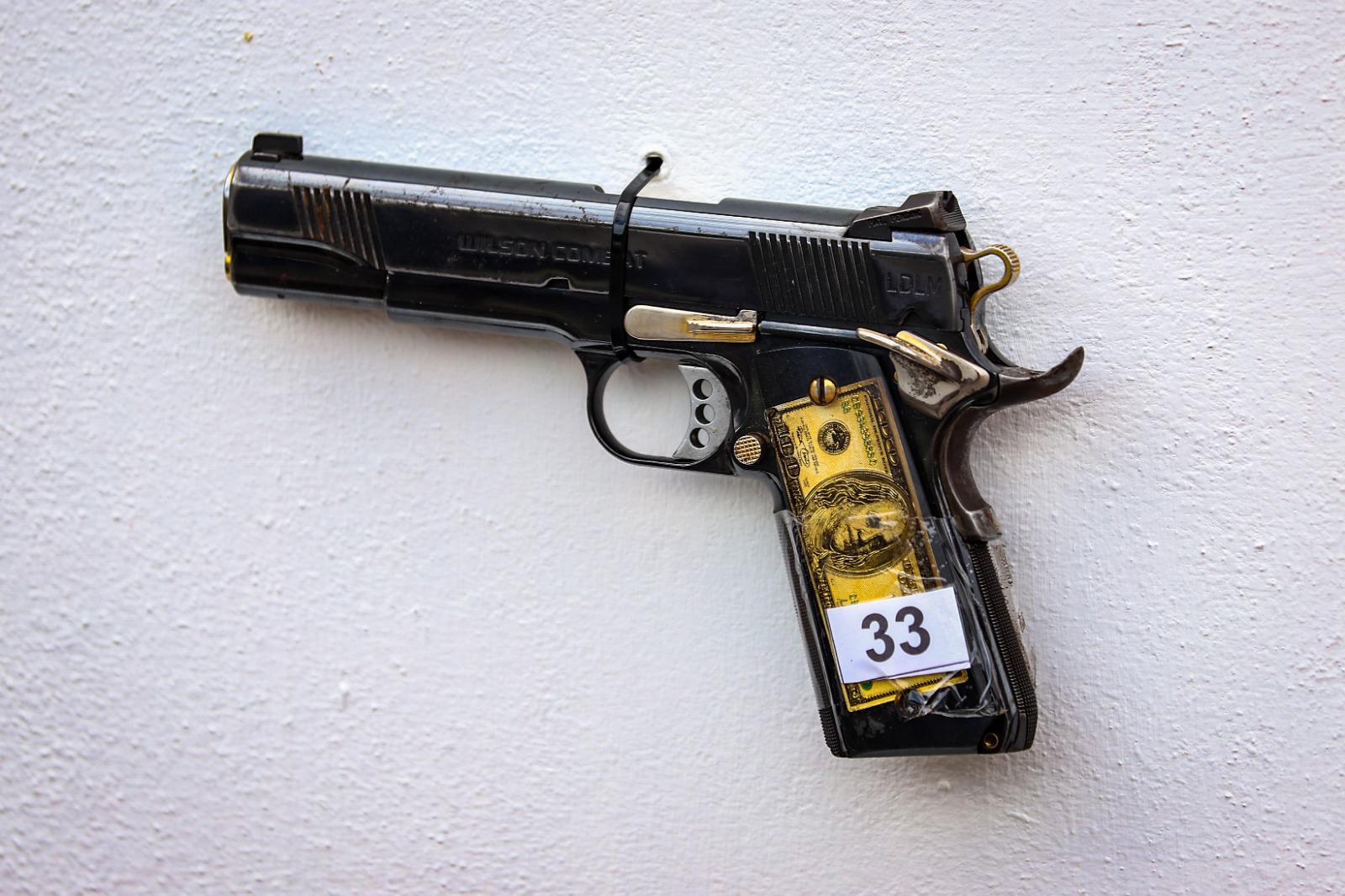 $!En plena guerra de facciones, los detienen con armas... luego los dejan salir
