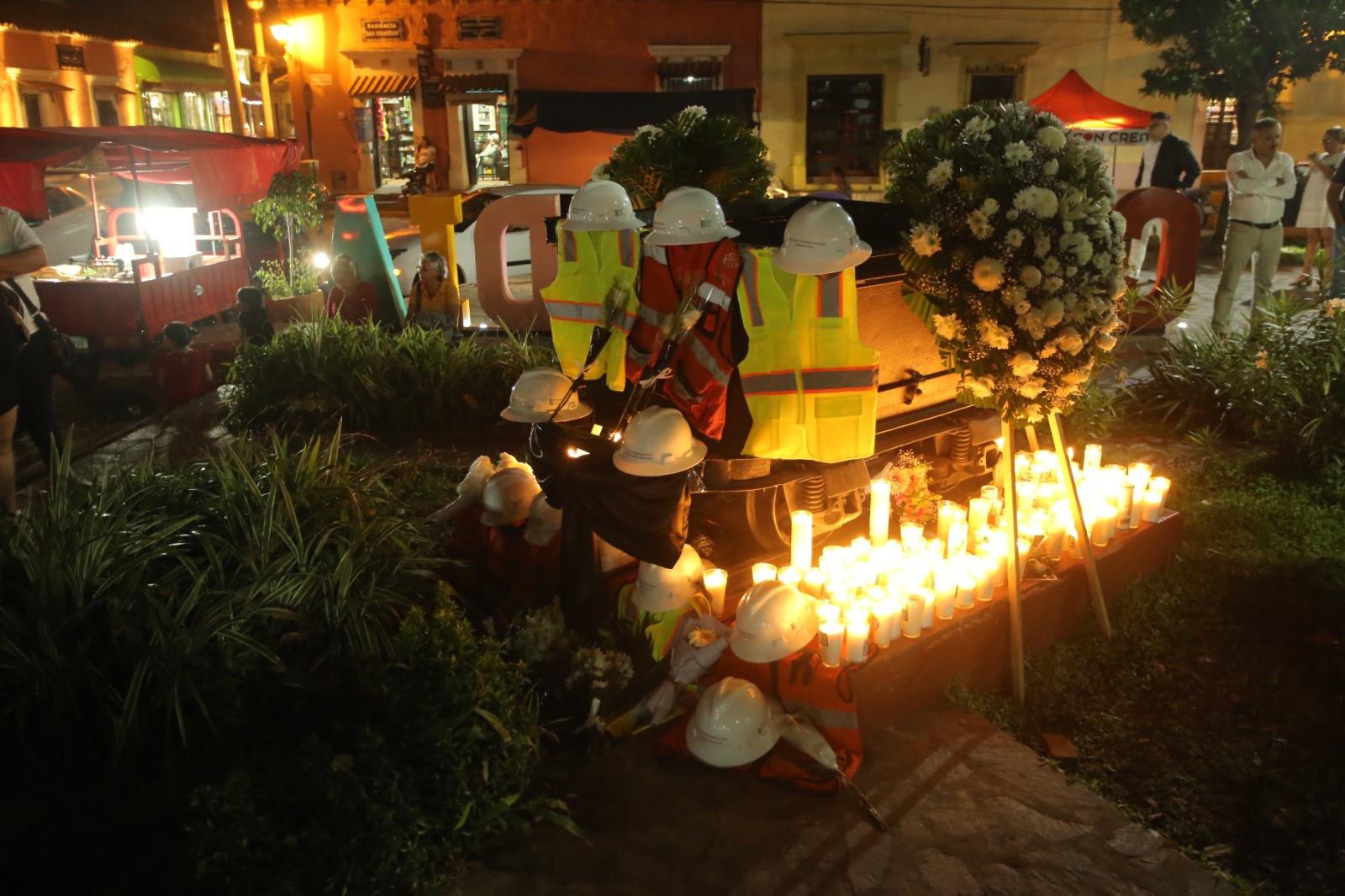 $!Con altar y velas, rinden homenaje a mineros asesinados en Concordia