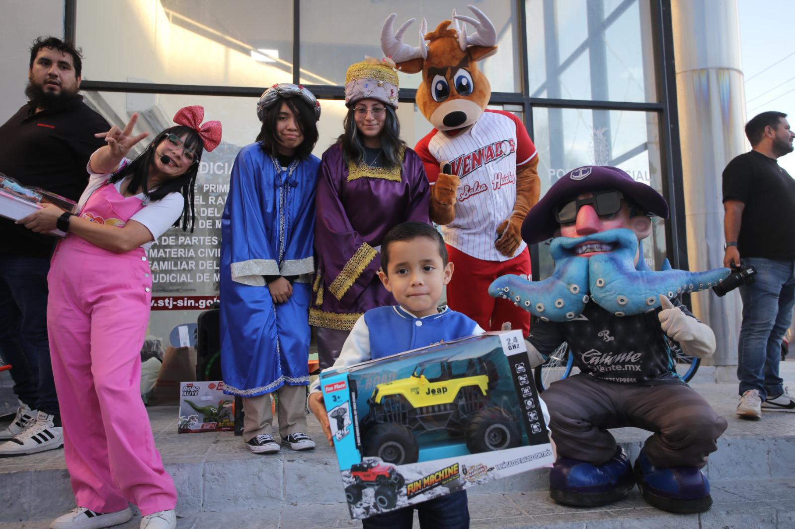 $!Ilusión, regalos y esperanza marcan la edición 33 de la campaña ‘Sé Un Rey Mago’ en Mazatlán