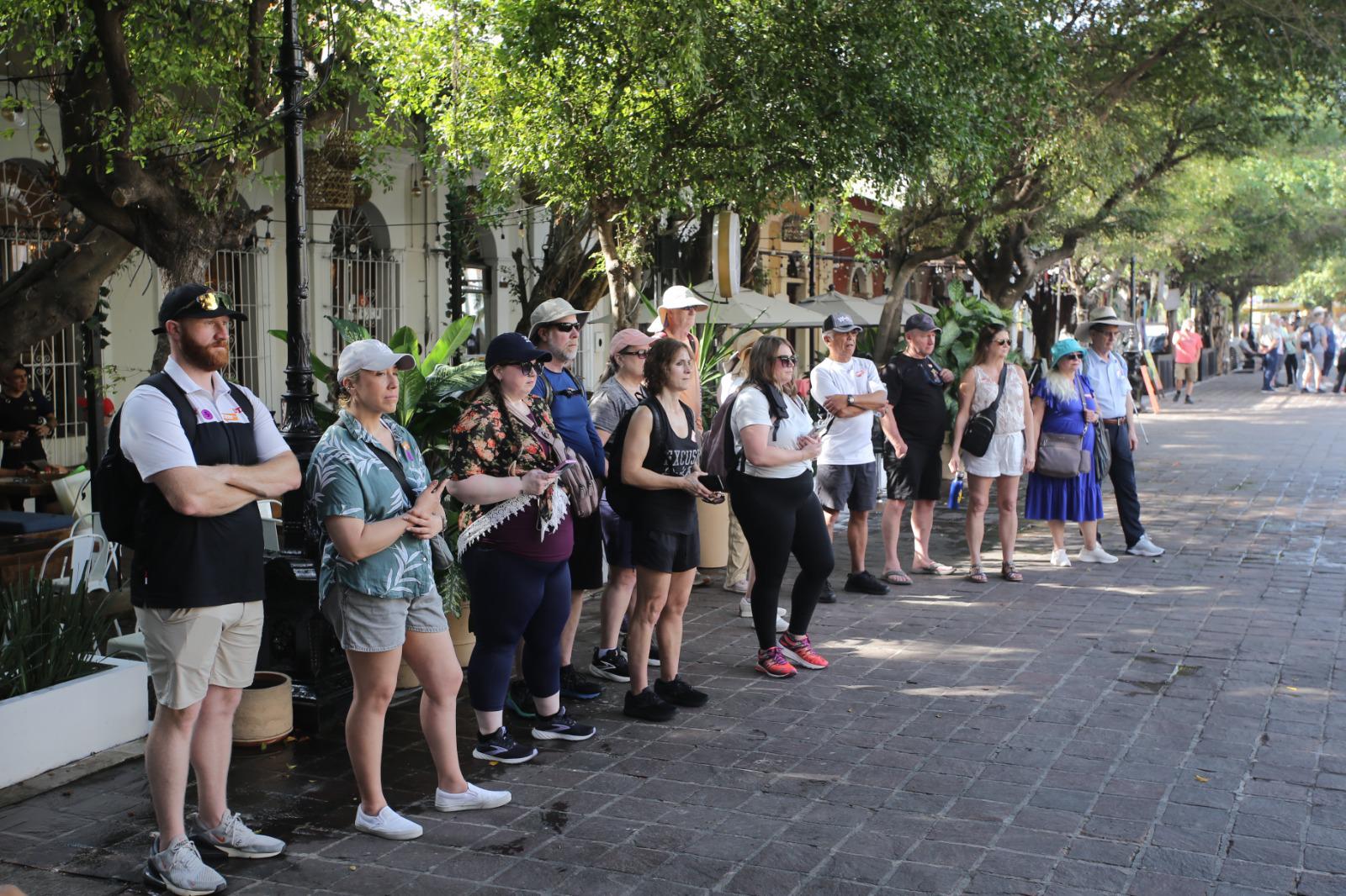 $!Llega a Mazatlán el crucero Navigator of the Seas con casi 5 mil visitantes