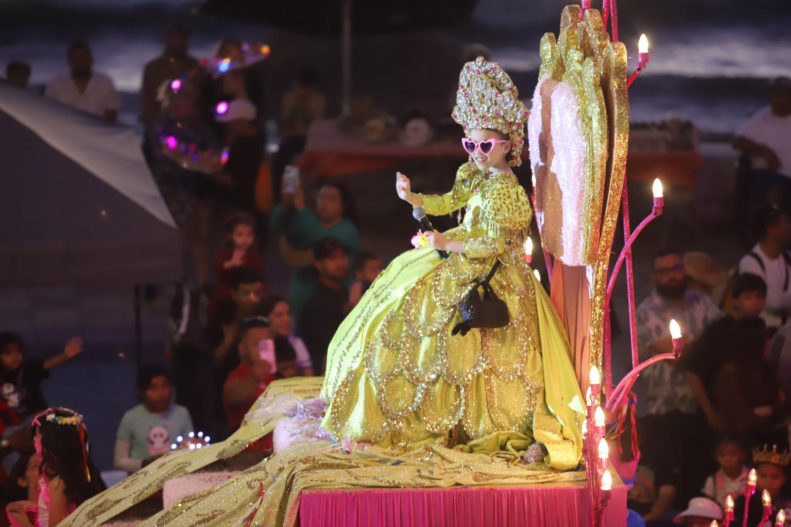 $!Asisten más de 480 mil personas al segundo y último desfile del Carnaval Internacional de Mazatlán 2026