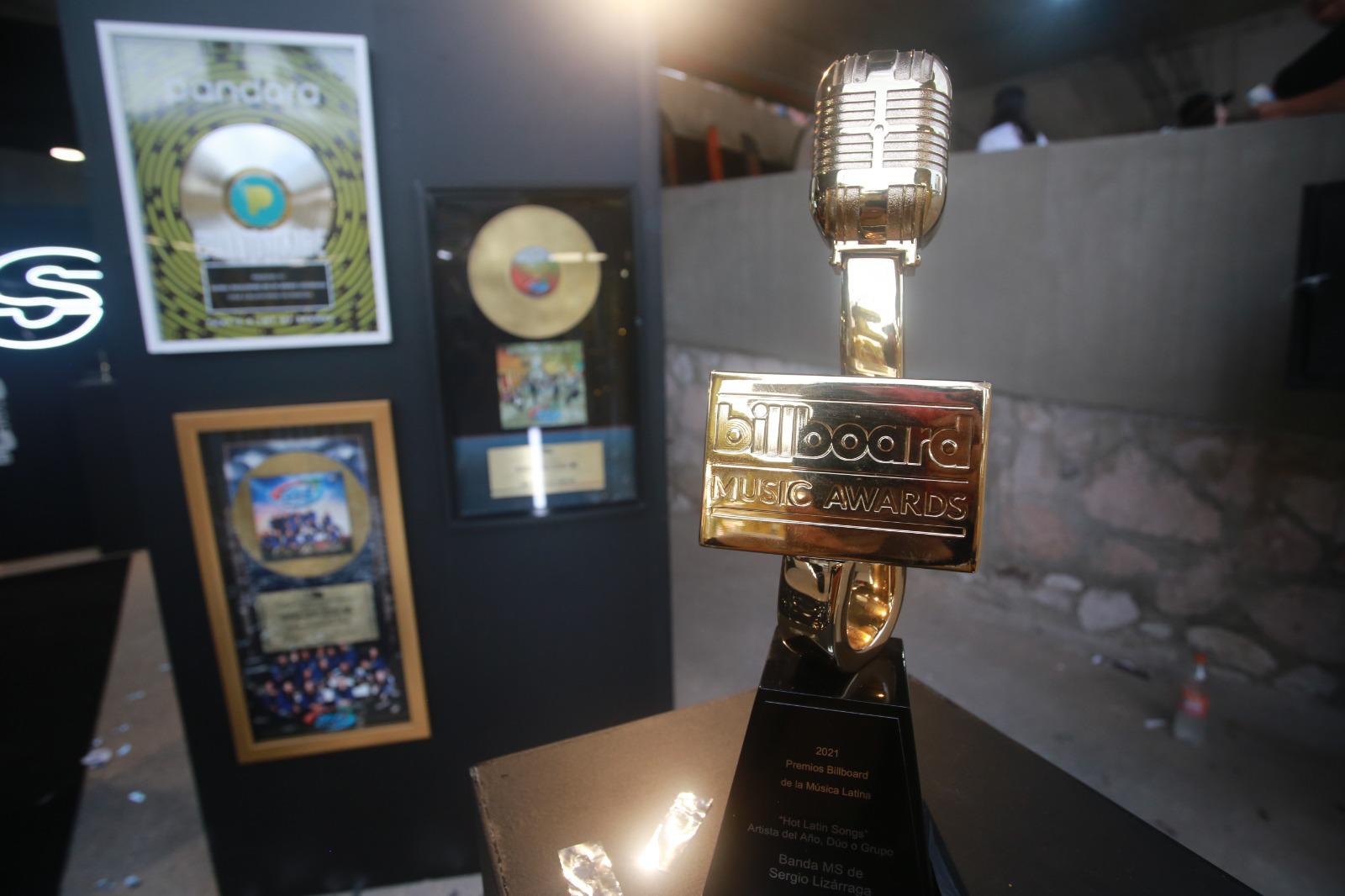 $!Premios y otros objetos se exhiben.