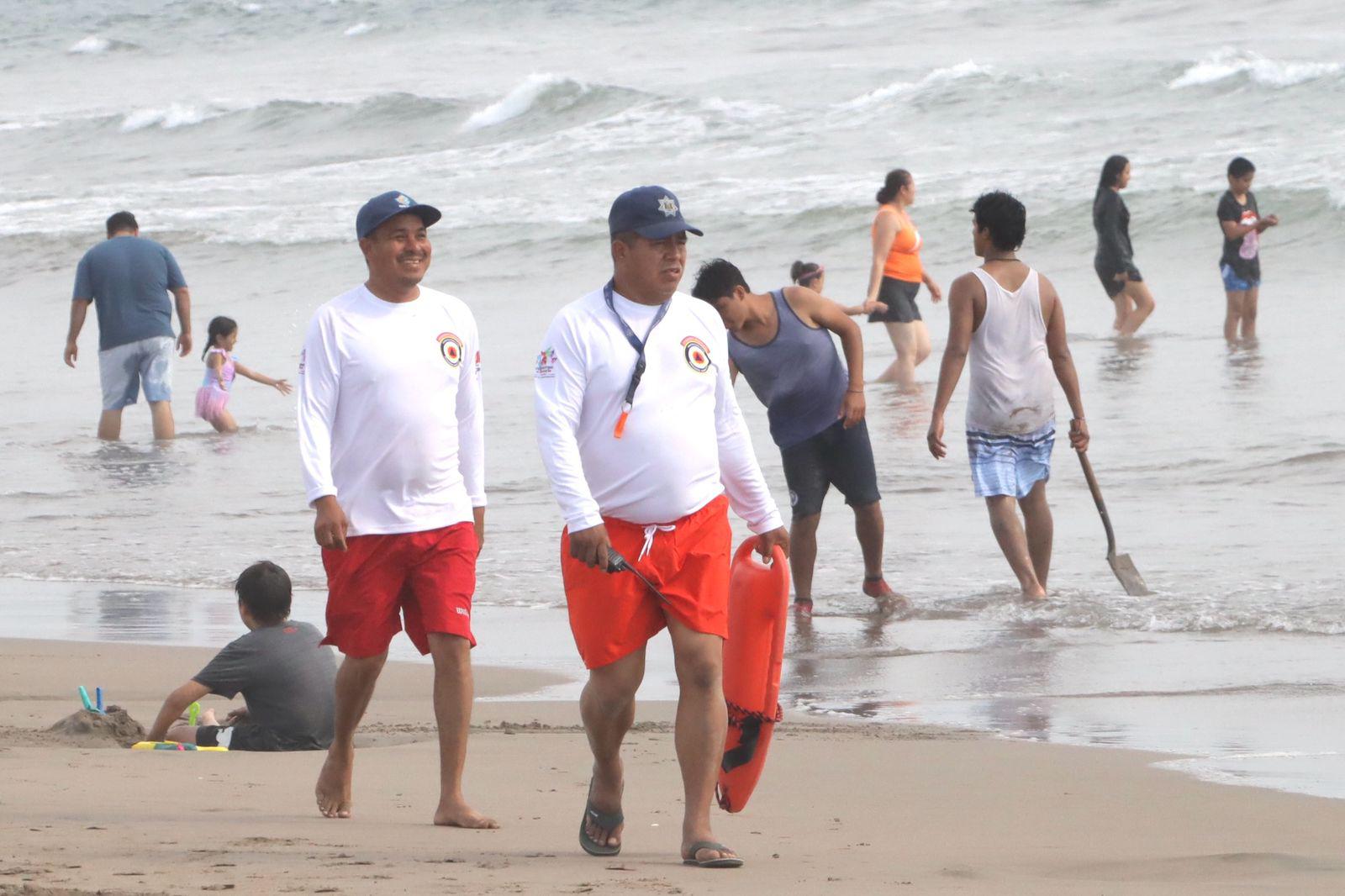 $!Supervisa Alcaldesa de Rosario las playas en el primer día de Semana Santa