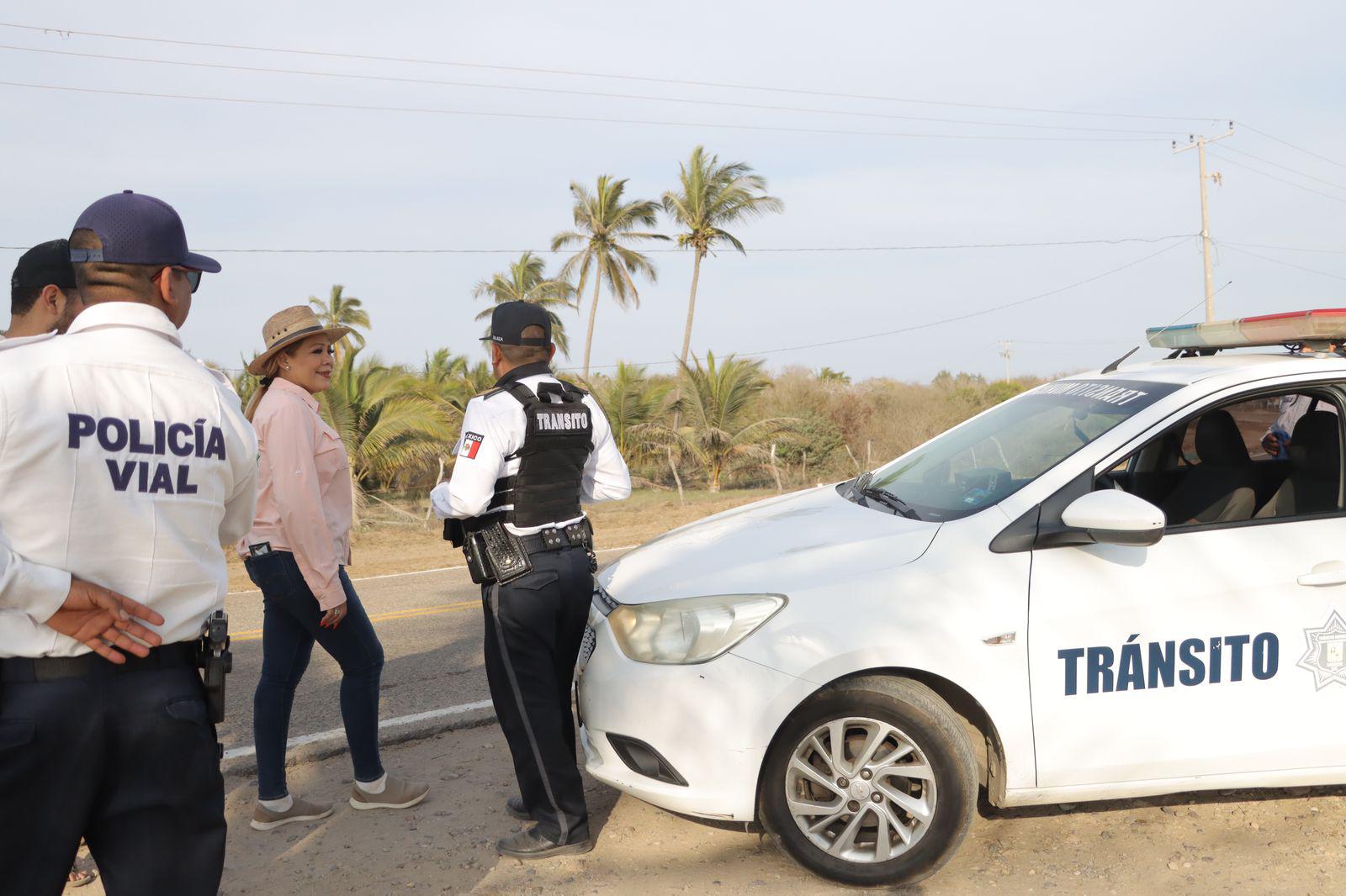 $!Supervisa Alcaldesa de Rosario las playas en el primer día de Semana Santa