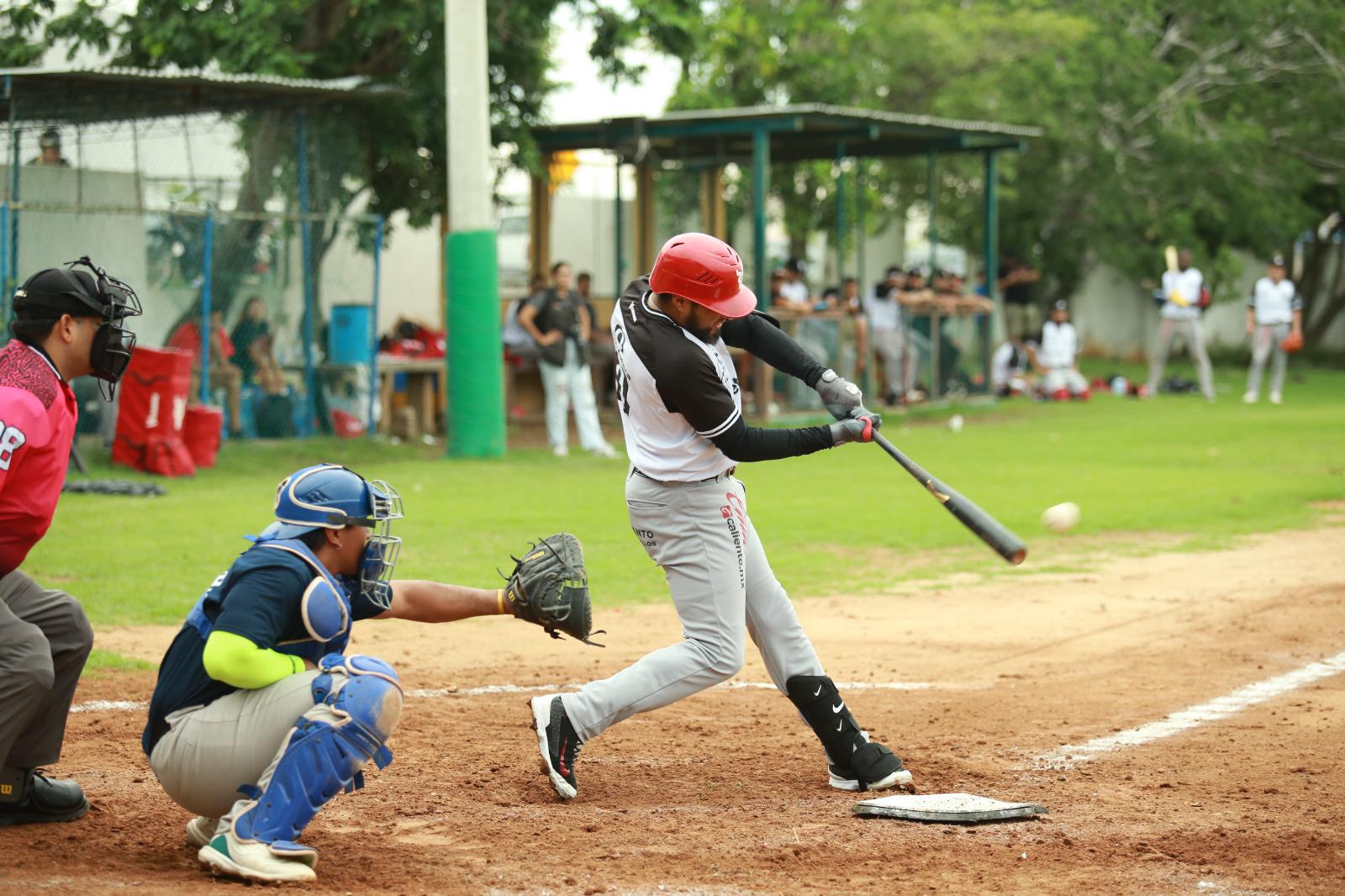 $!Venados de Mazatlán se impone a selección local en el Club Muralla