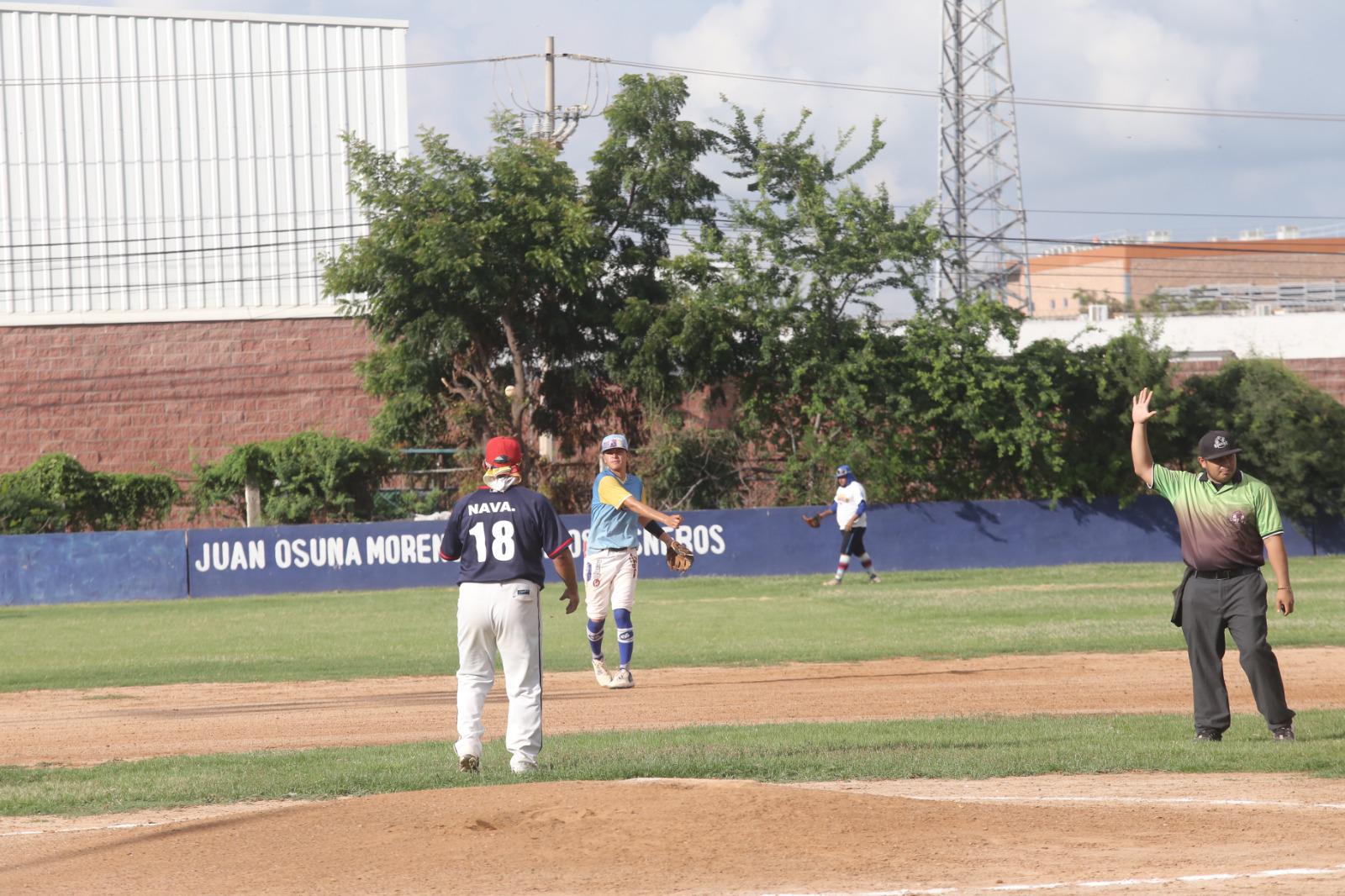 $!El Cid no suelta la cima de la Liga de Beisbol Meseros