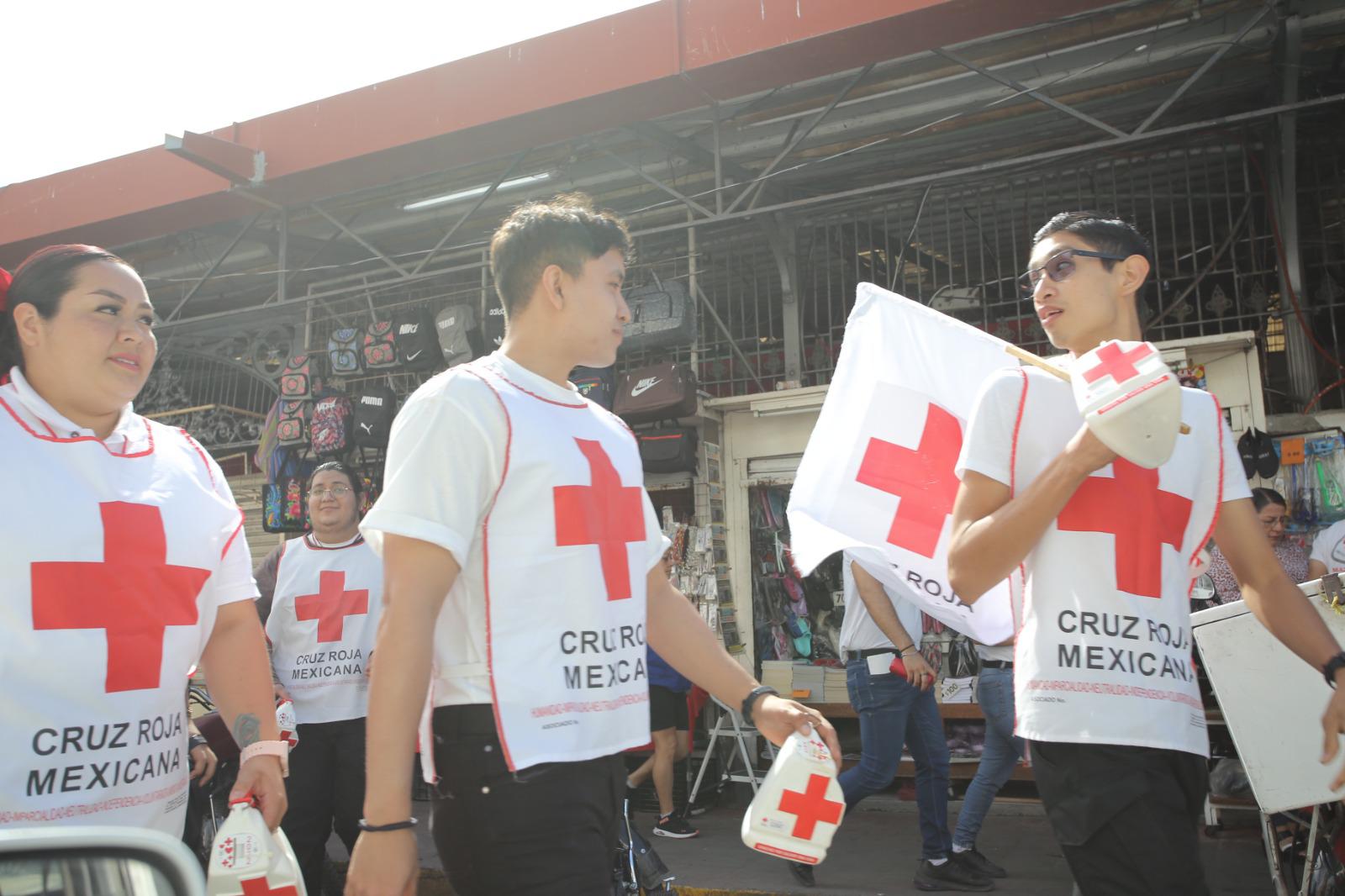 $!Cruz Roja Mazatlán desfila en búsqueda del apoyo ciudadano; se requieren más de 4 millones de pesos