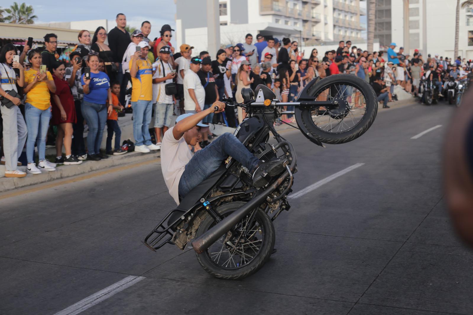 $!Rugen los motores en el magno desfile de la Semana de la Moto Mazatlán 2026