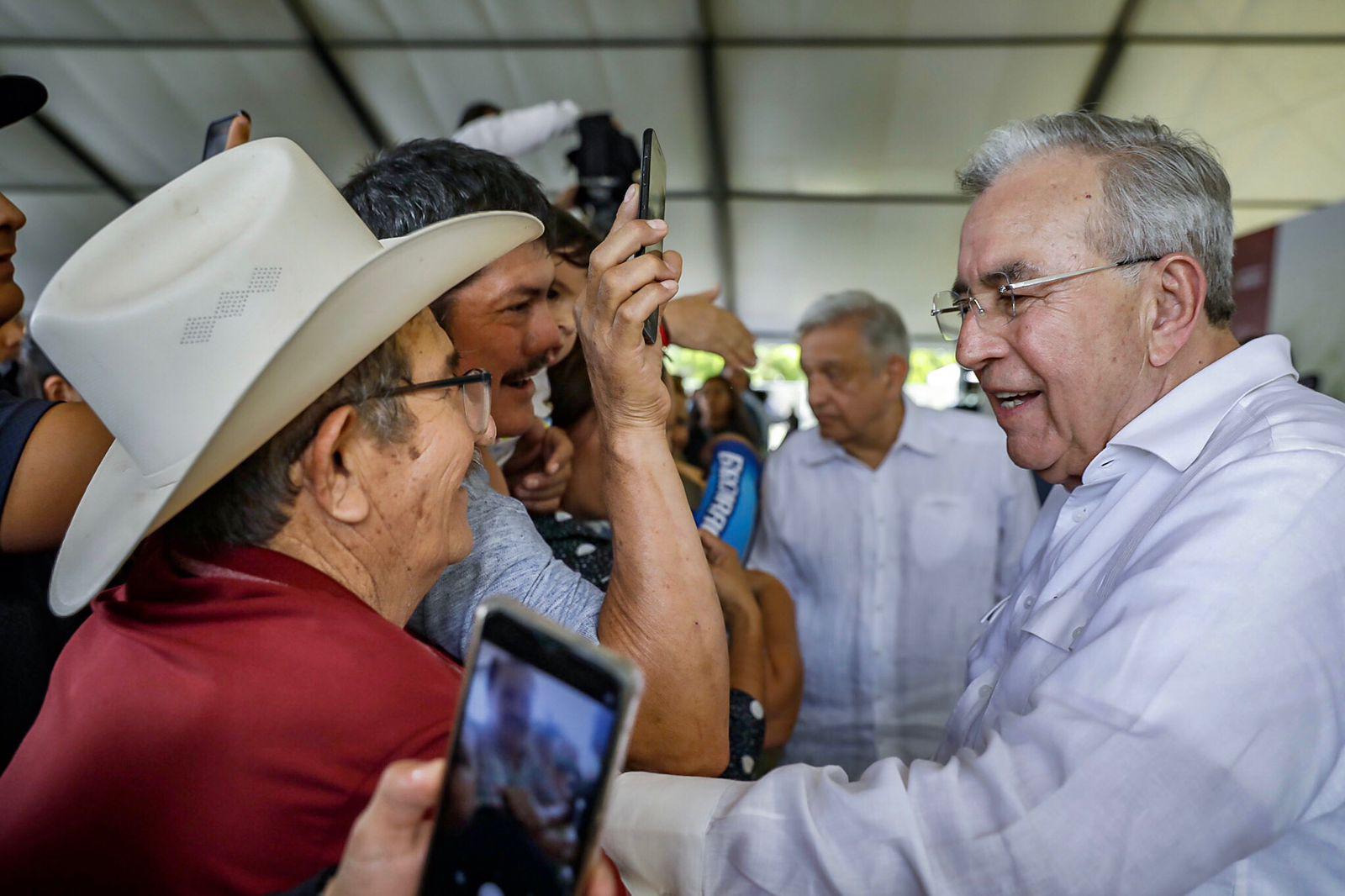 $!Viene bien ‘relevo generacional’, asegura AMLO en Badiraguato; arenga hablando de pensiones