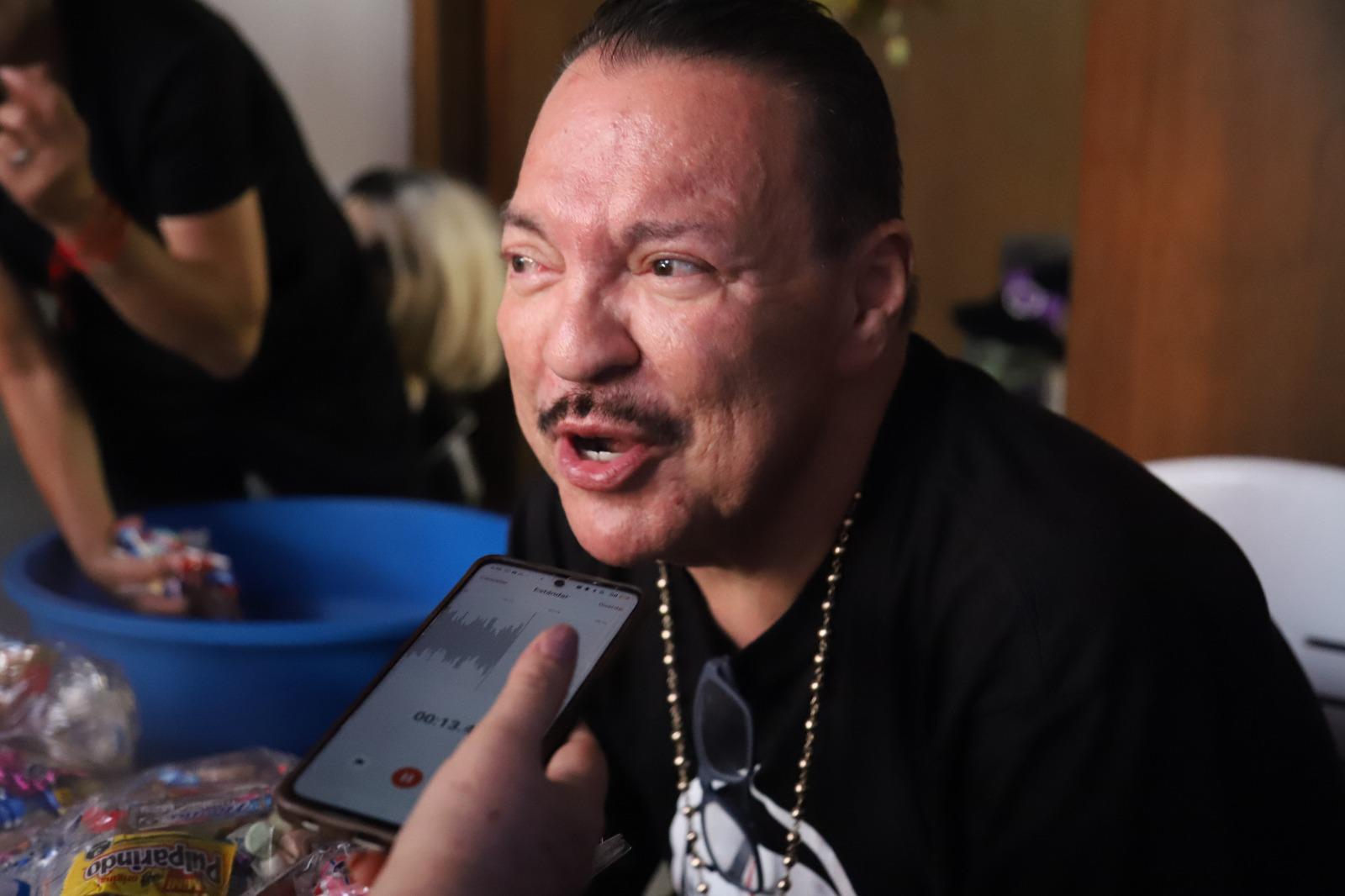 $!El cantante compartió que estará como invitado especial en el Baile Revolucionario, donde compartirá escenario con Luis Ángel “El Flaco” y Max Peraza, el próximo 16 de noviembre en el Centro de Convenciones.