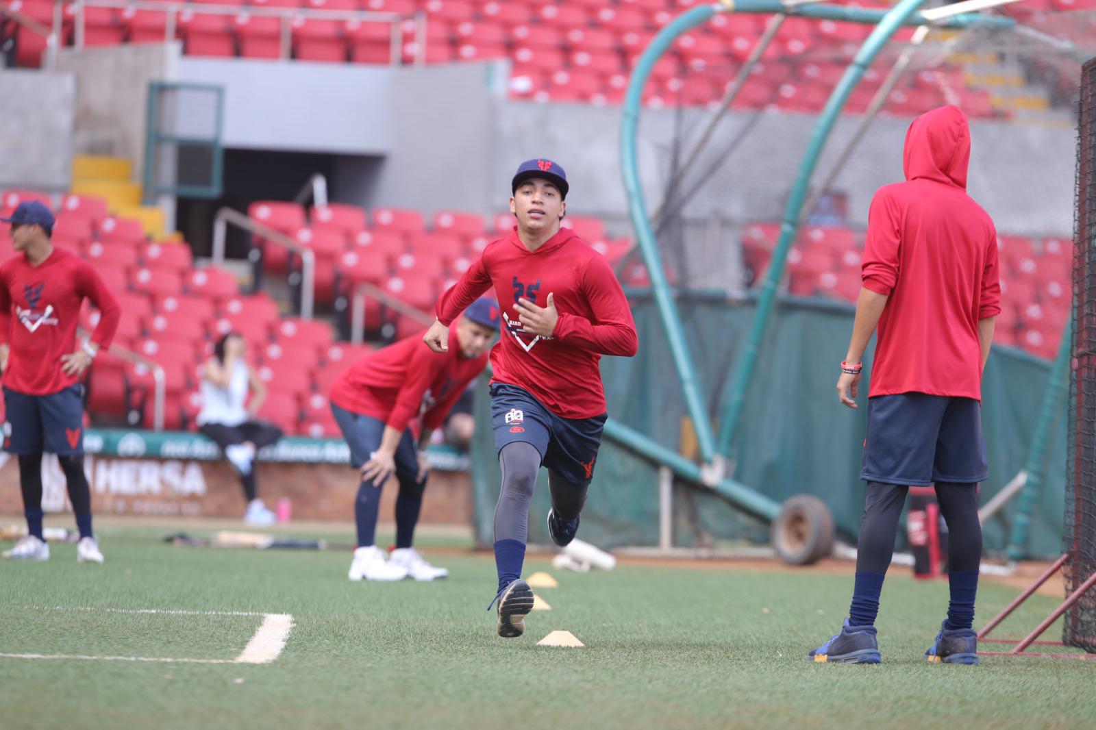 $!Se incorpora Christopher Escárrega al campamento de Venados de Mazatlán