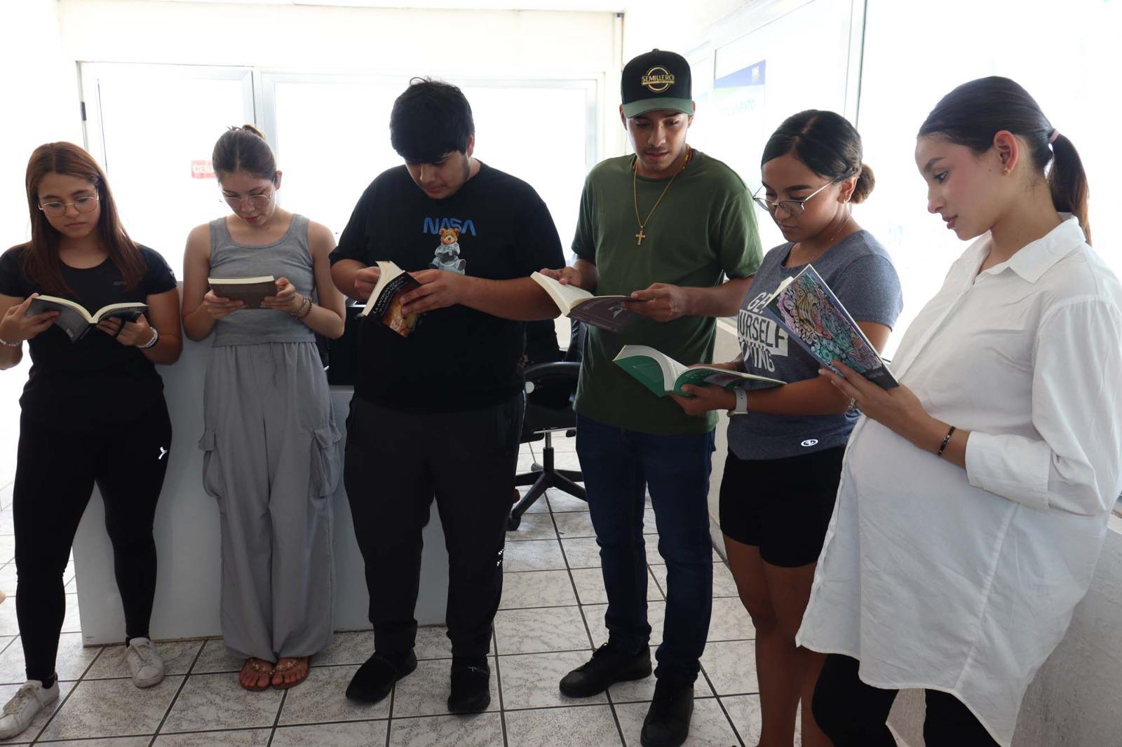 $!Programa Libros libres entrega 300 libros con zonas de lectura a universitarios