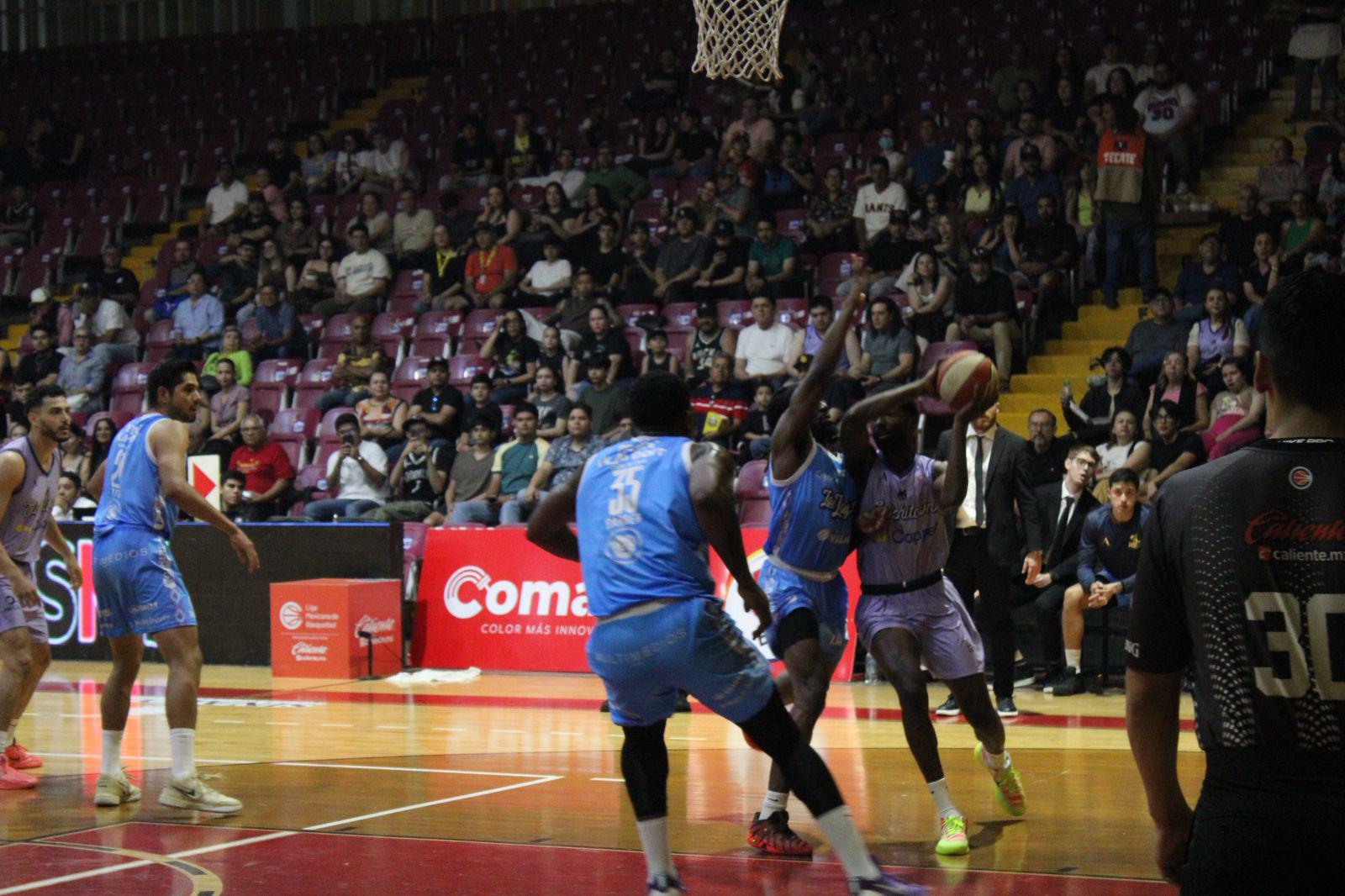 $!Caballeros de Culiacán se impone a Toros Laguna y divide honores