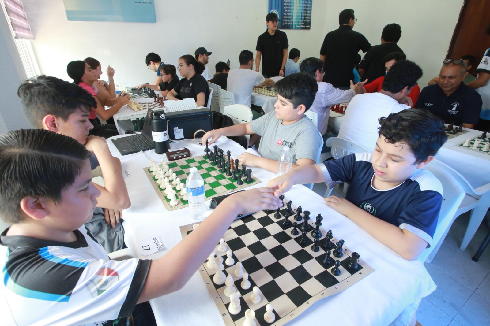 $!Hiram Velarde domina el tablero en Torneo Manuel Gómez Morín