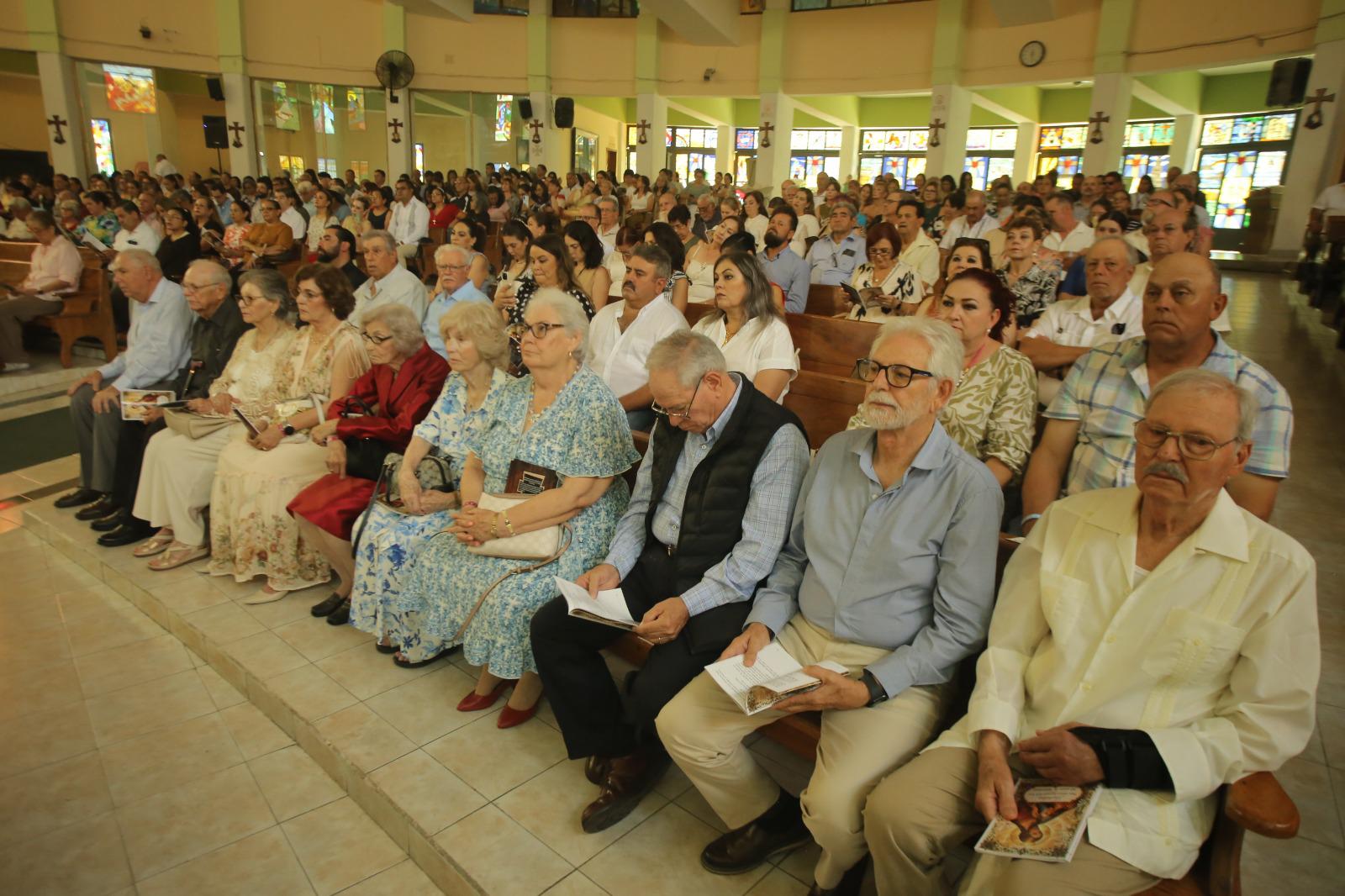 $!Celebra el Padre Horacio Hernández 50 años de sacerdocio