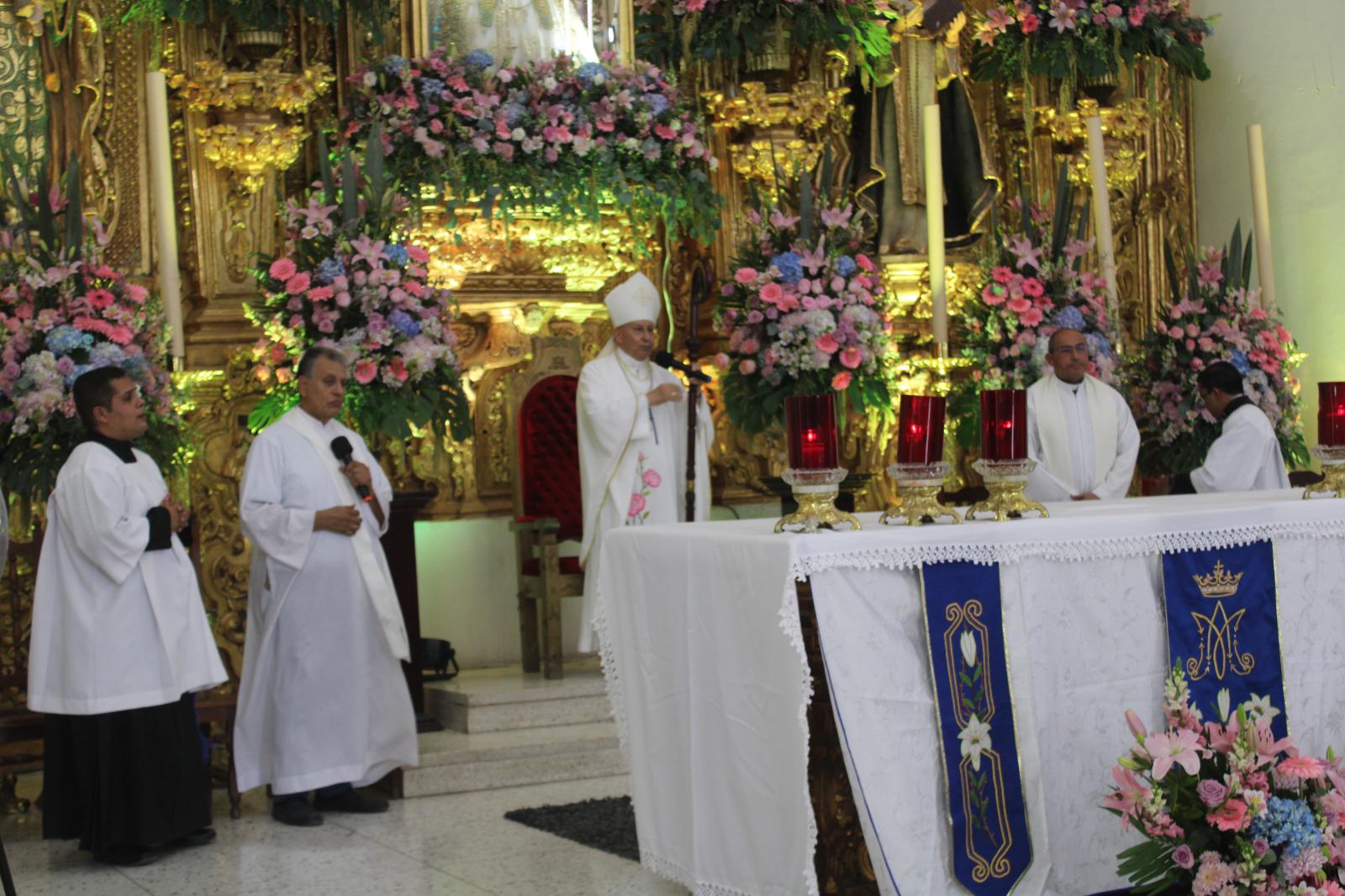 $!Llama Obispo a encomendarse a las súplicas de la Virgen del Rosario
