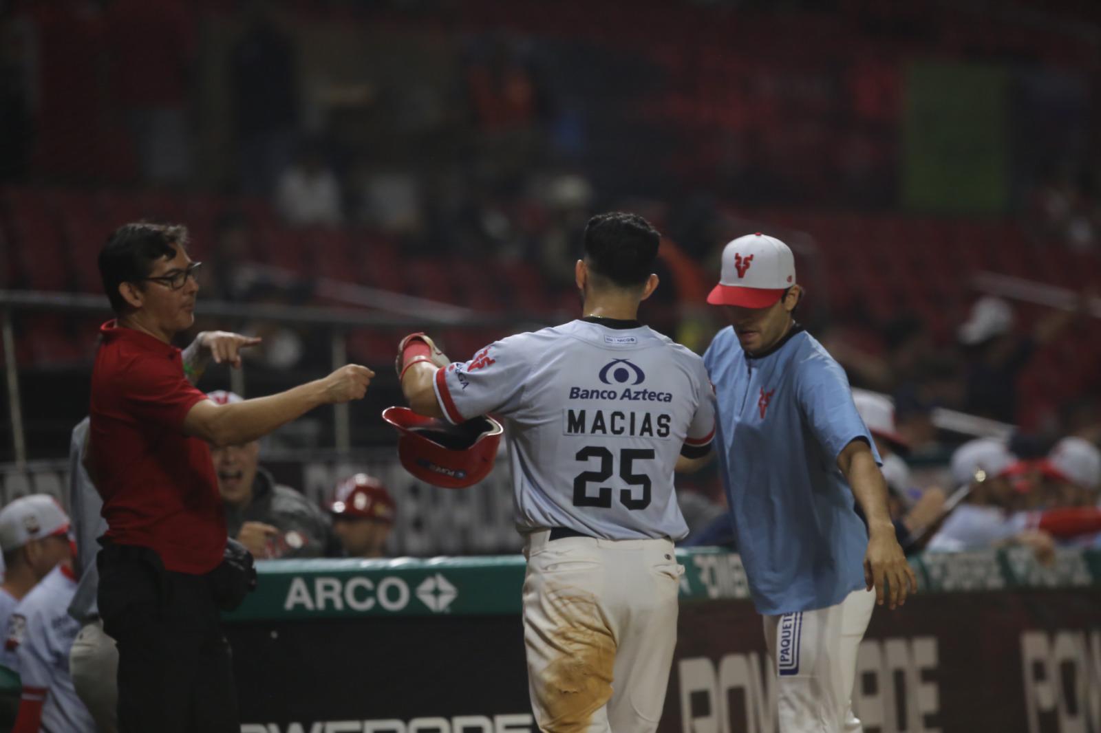 $!Tomateros sella la serie ante Venados en un tarde de doble juego en Mazatlán