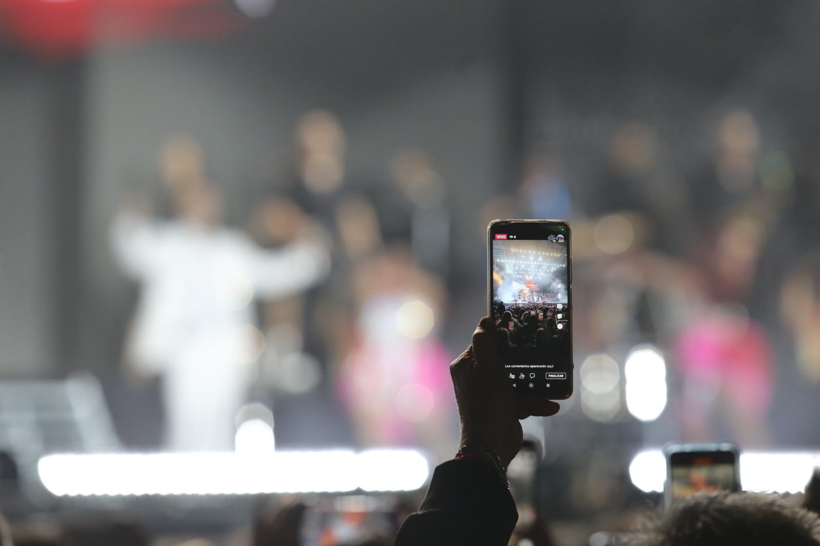 $!El público se llevó videos de recuerdo.