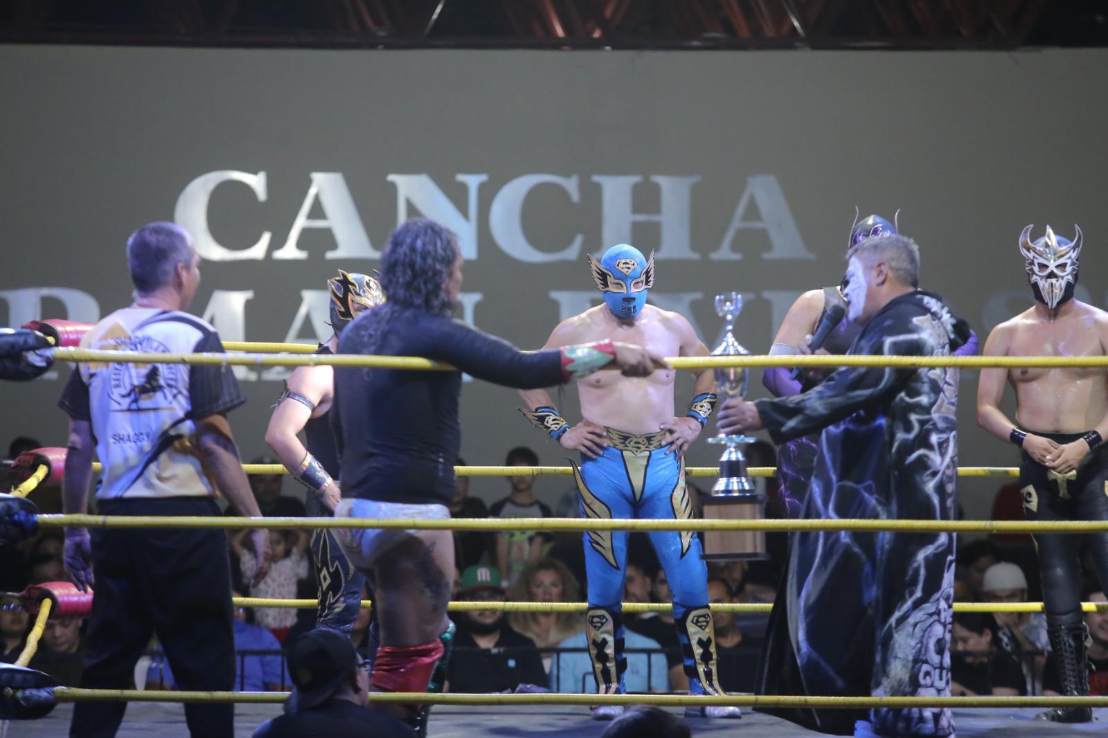 $!Artimañas permiten triunfo sobre Shocker en función de lucha libre