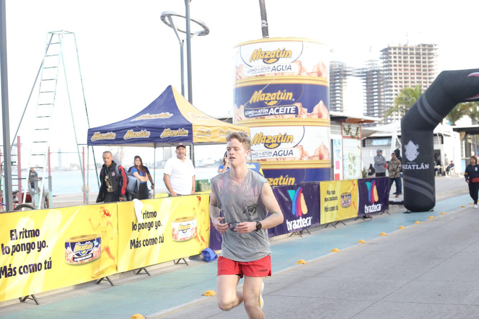 $!Mil 500 participantes viven una fiesta en la Carrera Píntate 5K Mazatún