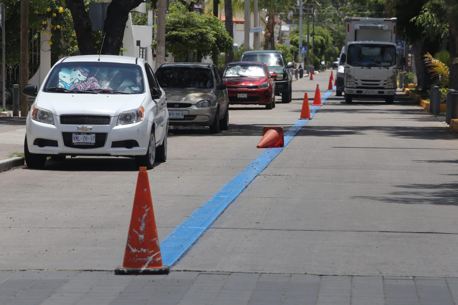 $!Mazatlán restaura la ‘línea azul’ y señalizaciones peatonales para los turistas de crucero que arribarán este miercoles