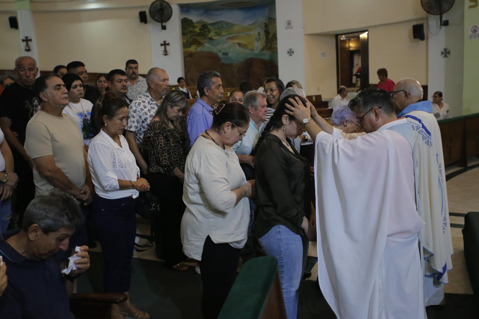 $!Decenas de fieles se encomiendan a Dios en la tradicional misa por los enfermos de San Judas Tadeo