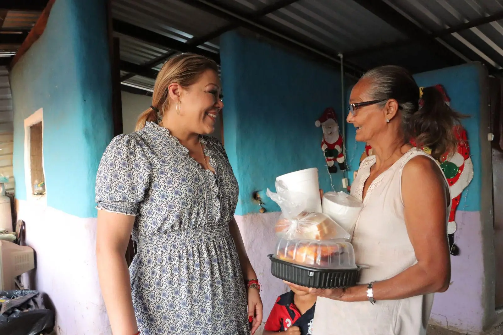 $!Alcaldesa de Rosario entrega 70 cenas navideñas