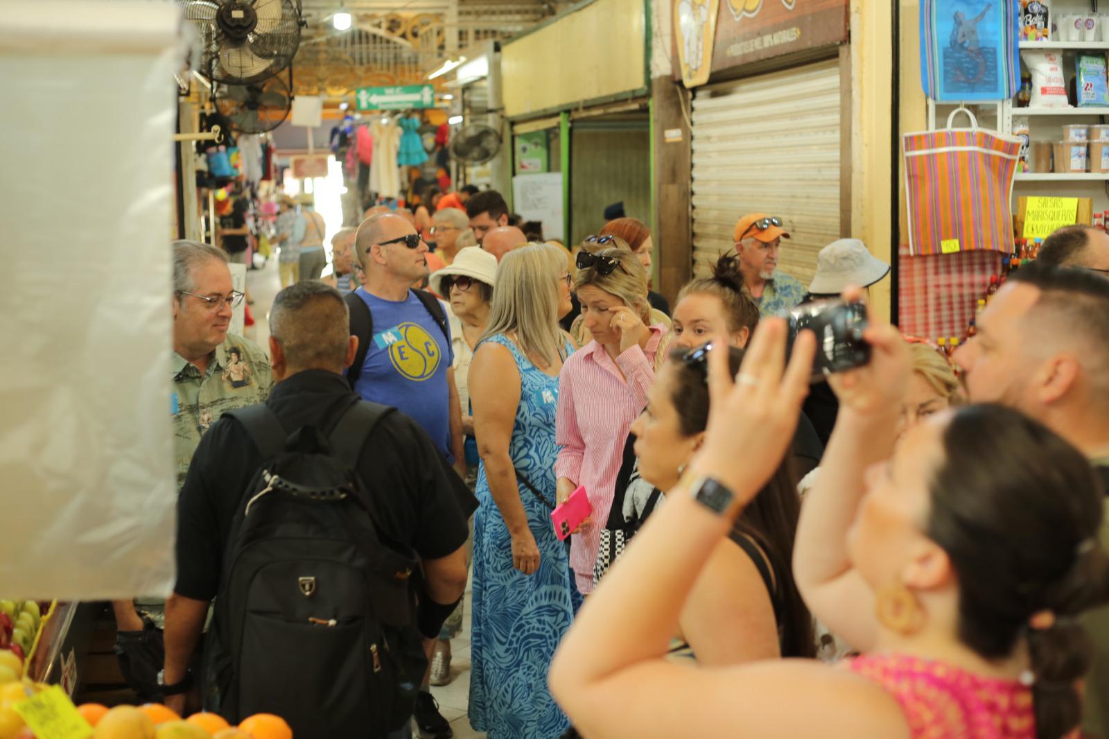 $!Recibe Mazatlán a más de 11 mil visitantes tras llegada de Koningsdam, Norwegian Bliss y Carnival Panorama