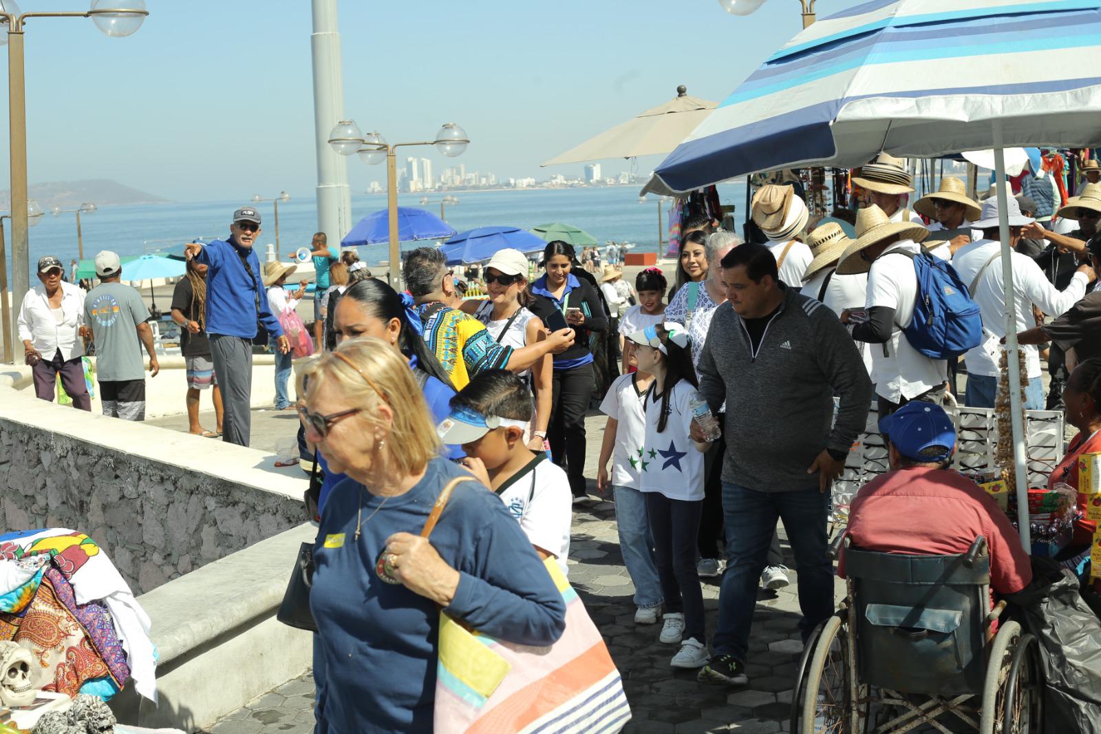 $!Recibe Mazatlán a más de 11 mil visitantes tras llegada de Koningsdam, Norwegian Bliss y Carnival Panorama