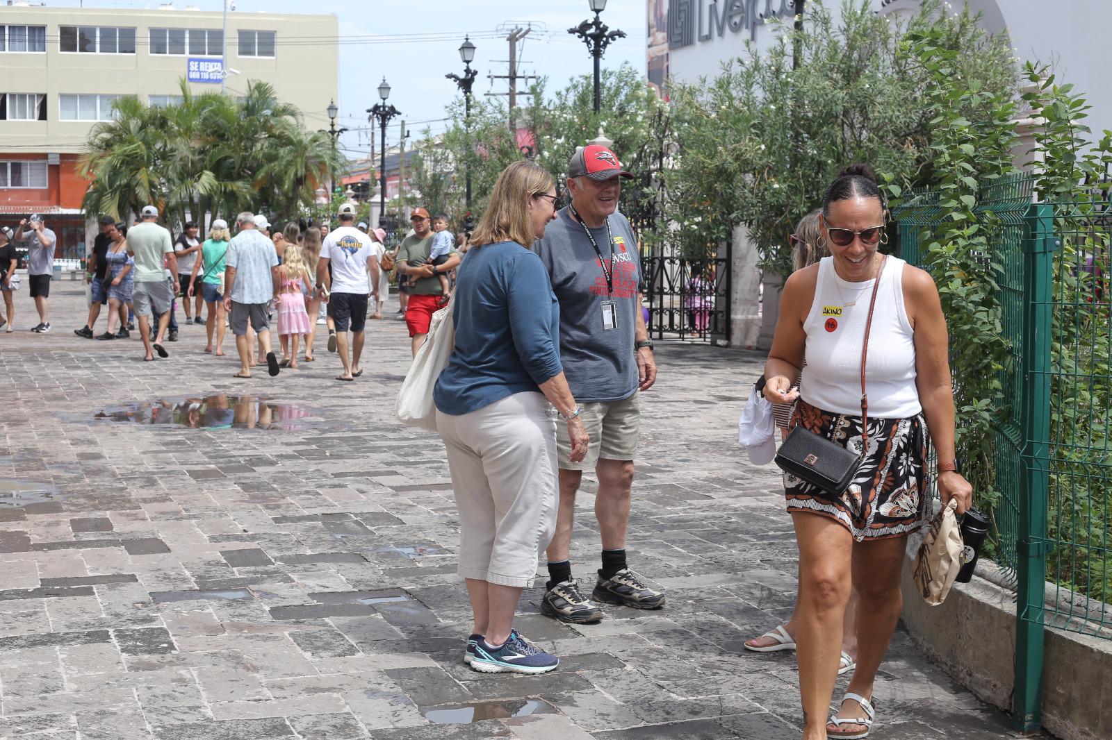 $!Recibe Mazatlán a más de 3 mil 600 cruceristas este lunes