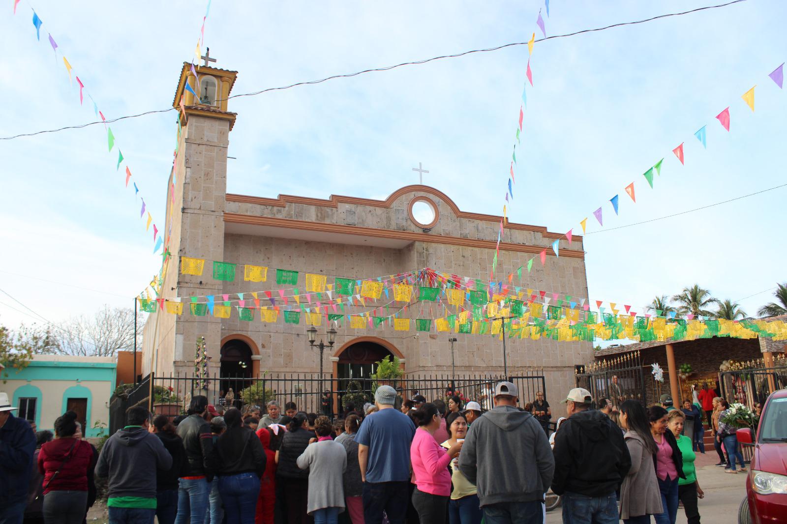 $!Diana Patricia tiene 26 años regresando un poco de lo que recibe del Señor San José