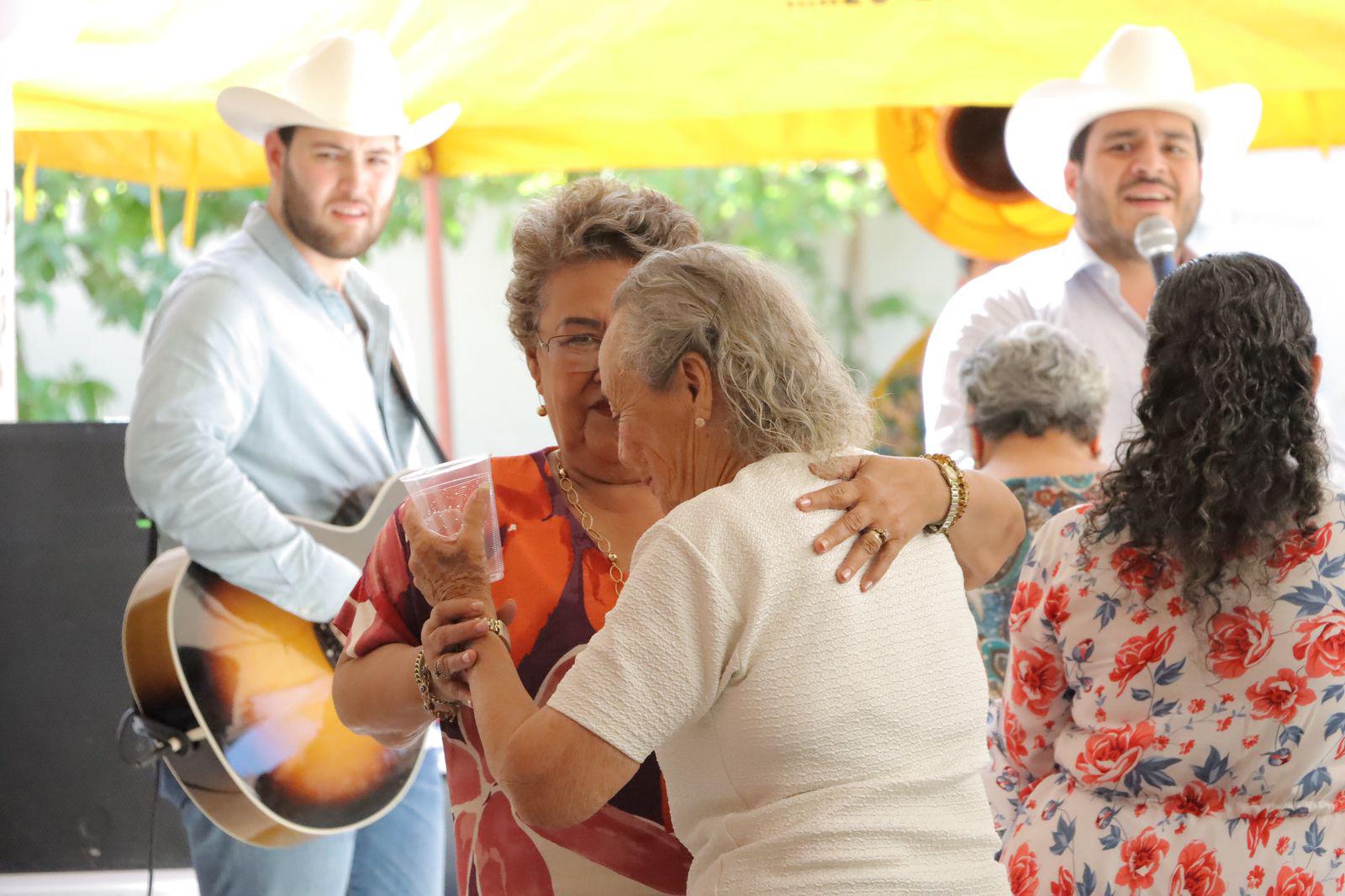 $!Celebran a Sofía y Catalina en el Asilo de Ancianos de Rosario