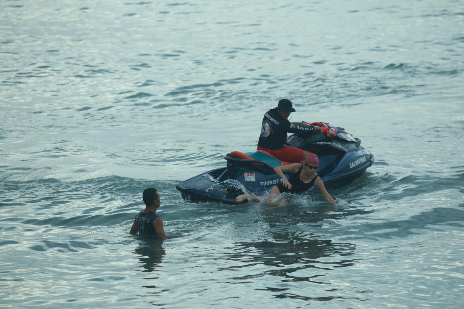 $!Tritones se dan cita en Playa Norte para la última Puntuable de nado de 2023