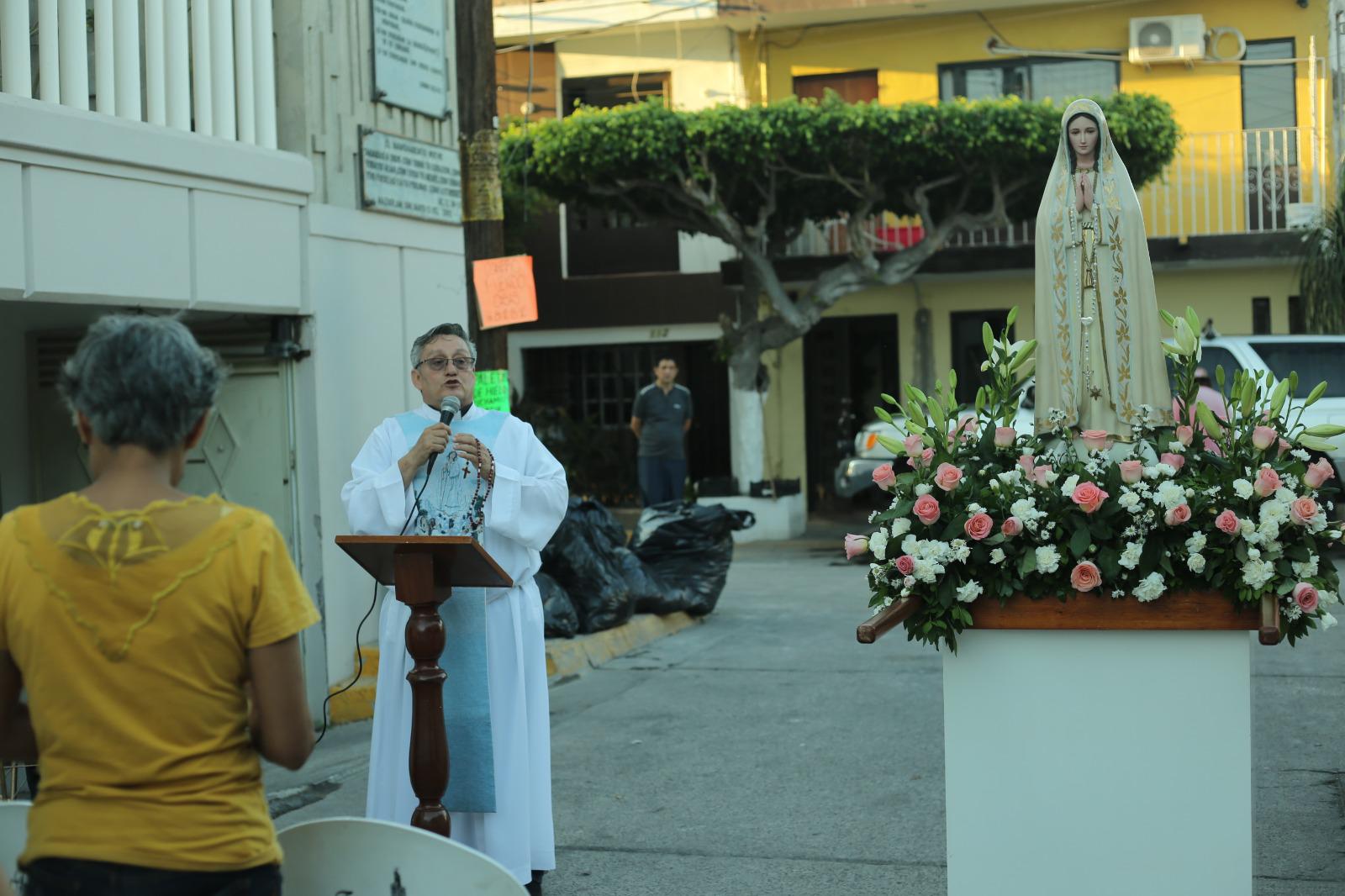 $!Celebran última procesión y rezo del Rosario previo a los festejos de la Virgen de Fátima
